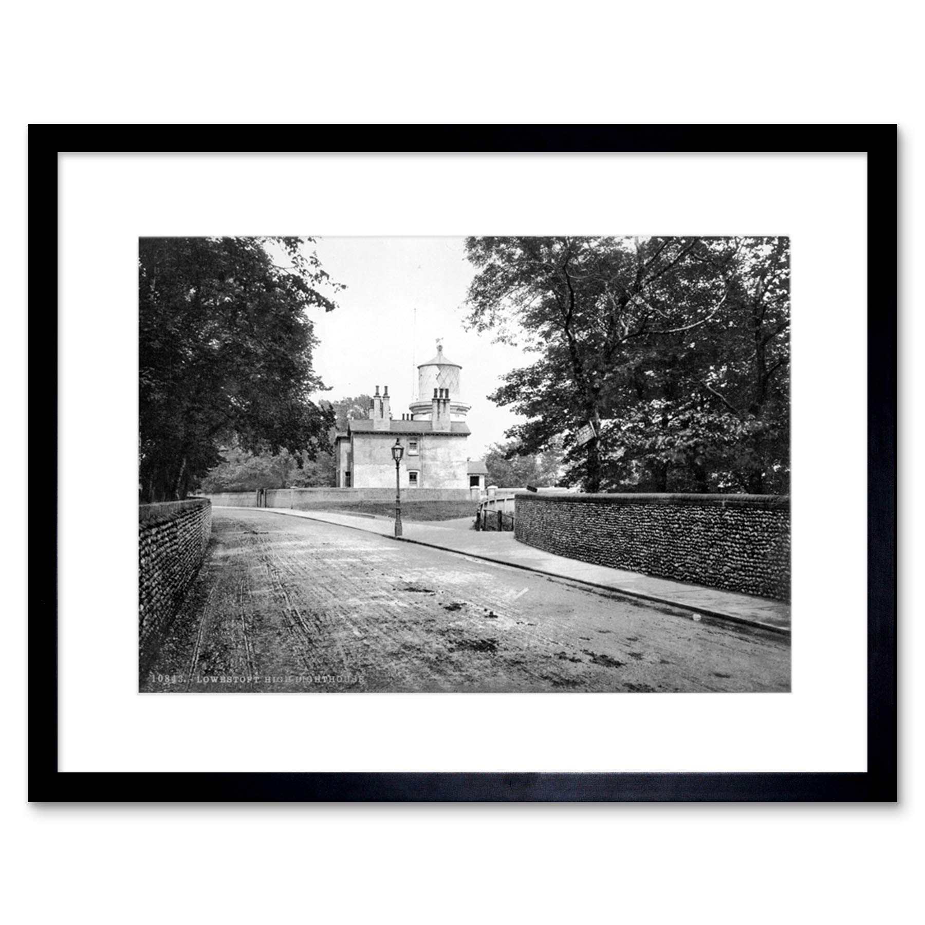 Wee Blue Coo LOWESTOFT HIGH LIGHTHOUSE ENGLAND VINTAGE OLD BW FRAMED ART PRINT MOUNT B12X297