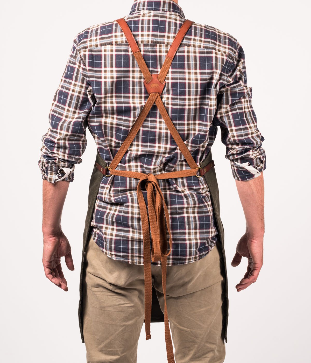 Alaskan MAKER Tablier de Travail Premium en Coton enduit et cuir véritable N°547 - Bretelles croisées ultra confortable - Unisexe & Taille universelle (Vert Olive)