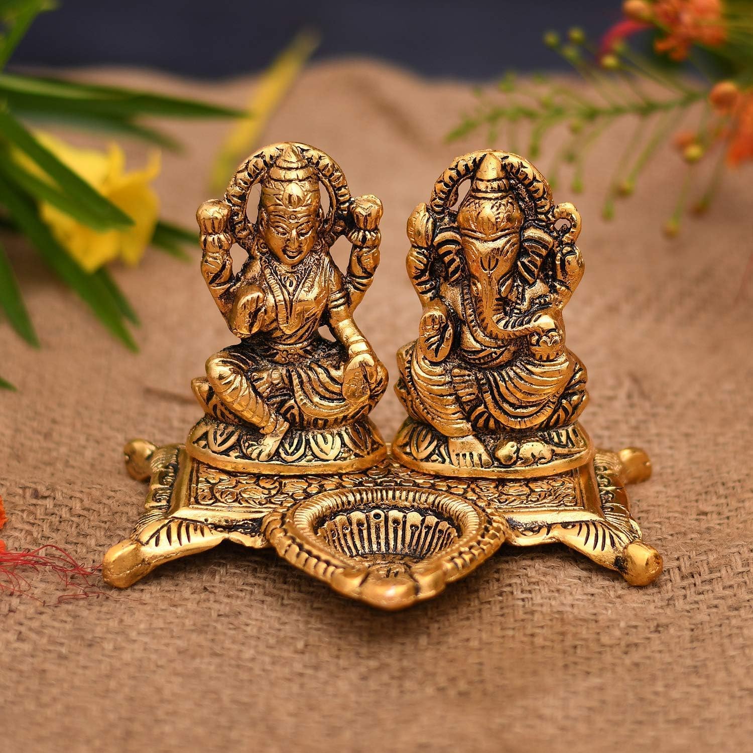 Collectible India Lakshmi Laxmi Ganesh murti Idol ganesha Diya puja Deepak - Diwali Gift Items,Metal Lakshmi Ganesh Statue - Diwali Home Decoration Items - Lakshmi Ganesh for Diwali Showpiece Oil Lamp