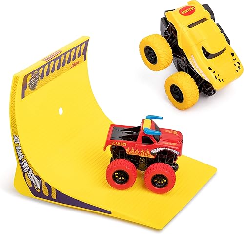 Kidstech Super Friction Monster Trucks con rampa abatible de 360 grados, juego de 2 autos con ruedas grandes Push N Go para niños a partir de 3 años