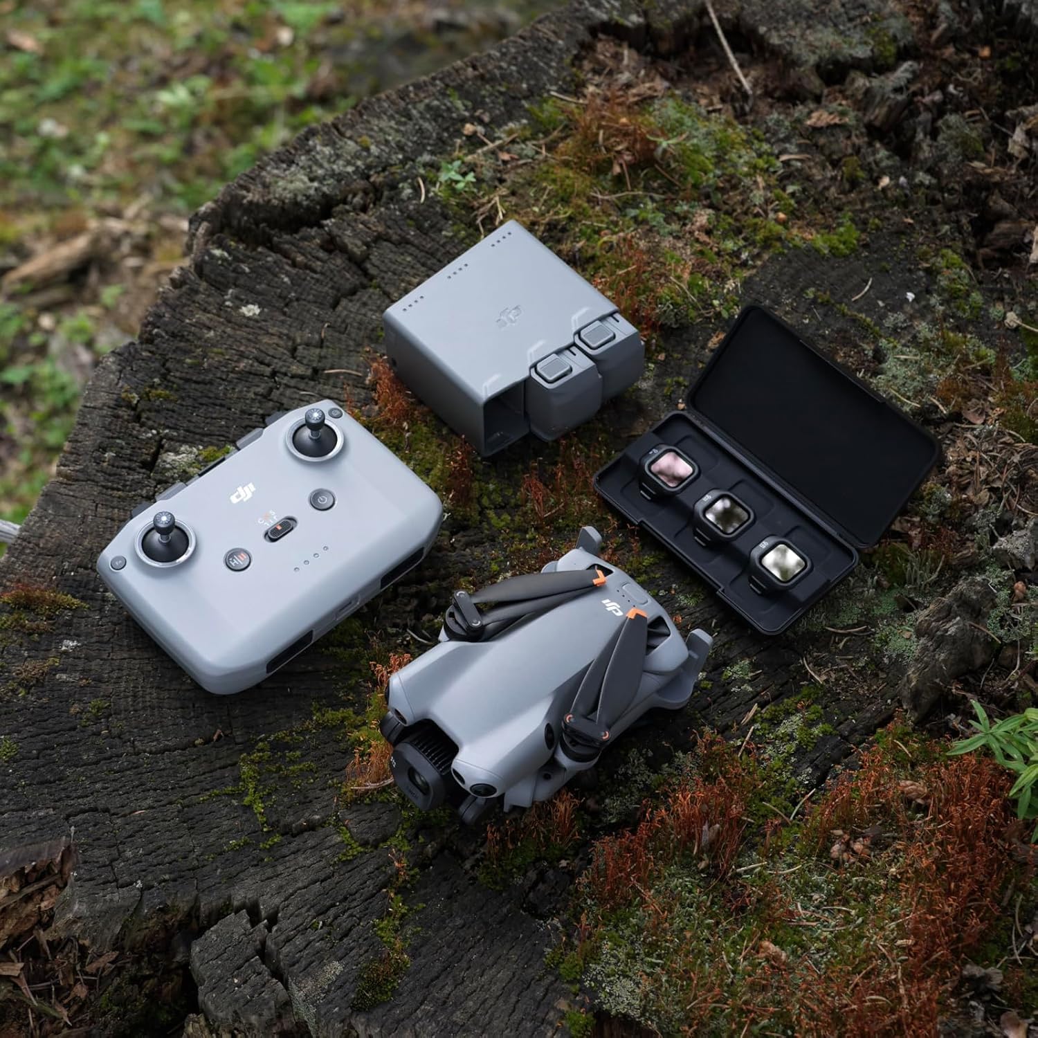 DJI Mini 5 Pro Combo Fly More con DJI RC-N3, drone con fotocamera, CMOS da 1 pollice (Mini 5 Pro RC-N3 Bundle 2)