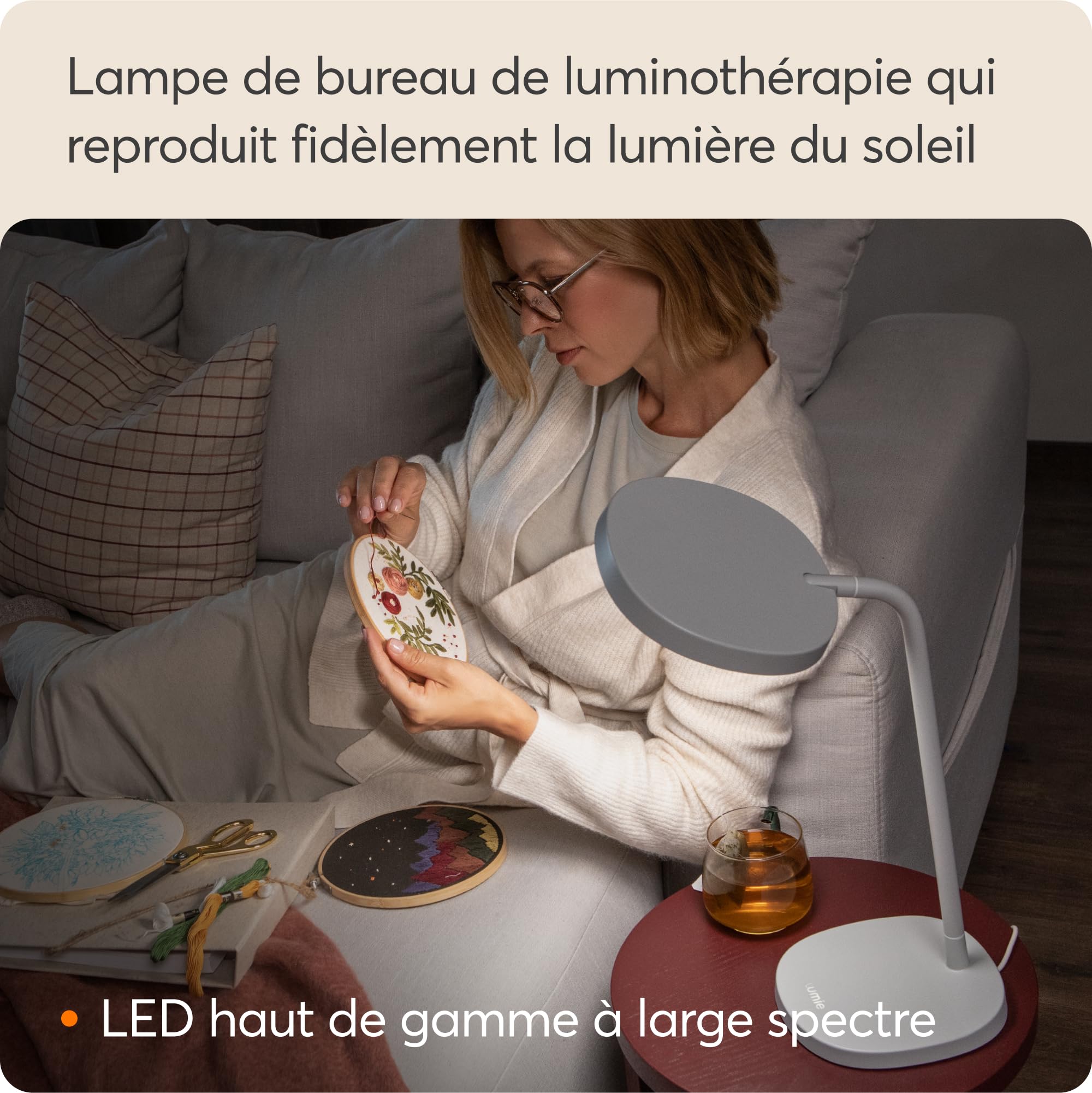 Lumie Task Lampe LED Luminothérapie Bureau, Blanc Brume | Bras entièrement réglable pour un positionnement parfait; améliore humeur & énergie avec LED 10 000 lux