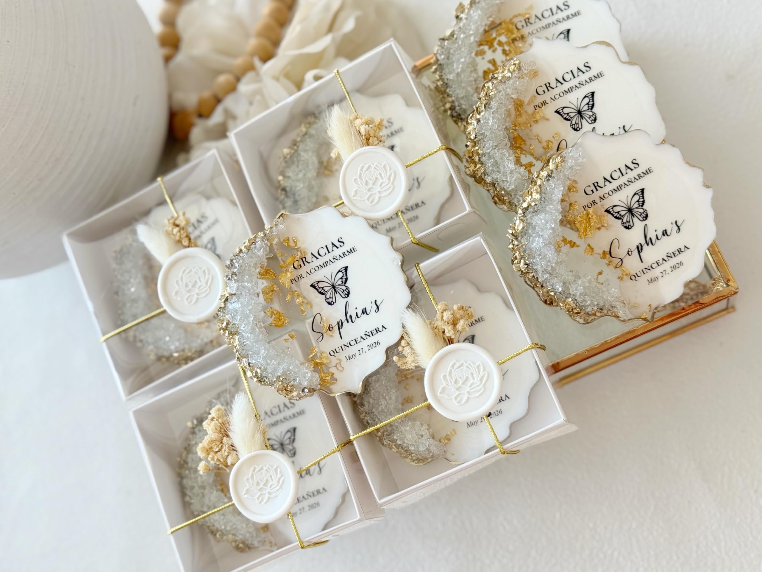 Personalisierte Quinceañera Gastgeschenke, Sweet 15 Partygeschenke für Gäste, Individuelle Epoxidharz Erinnerungsstücke mit Blumen & Wachssiegel, Mis XV Años Geschenk (30 Stück mit Geschenkbox)