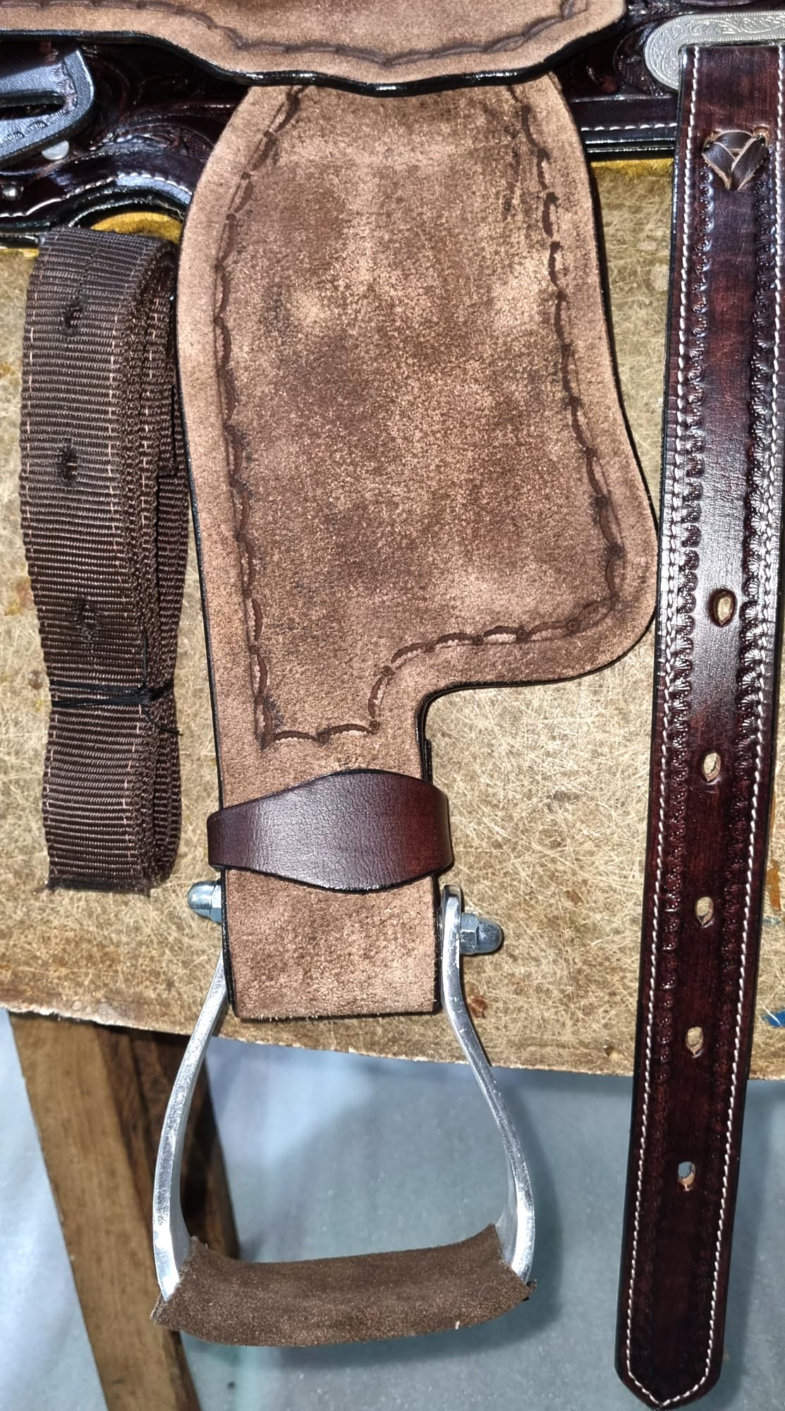Western ME-WLS-287 - Sillín de piel rugosa para niños y adultos, diseño de puntada de hebilla de 10 a 18 pulgadas
