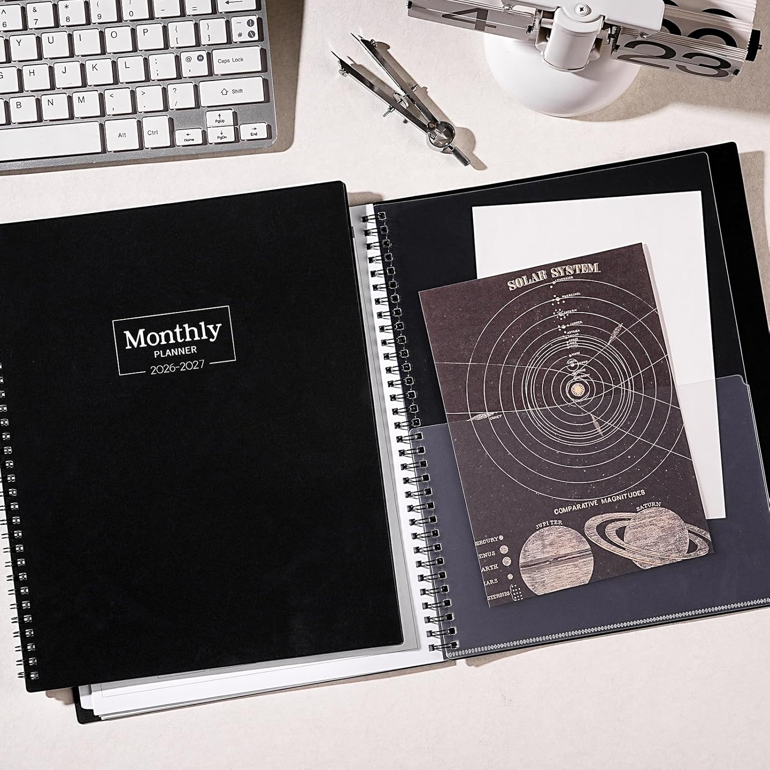 ブラッシュ プランナー ラブ ポケットディバイダー｜フランクリン・プランナー マンスリープランナー - カラフルなタブ付きプランナー、8.5インチ x 11インチ、ポケット付き、厚紙。