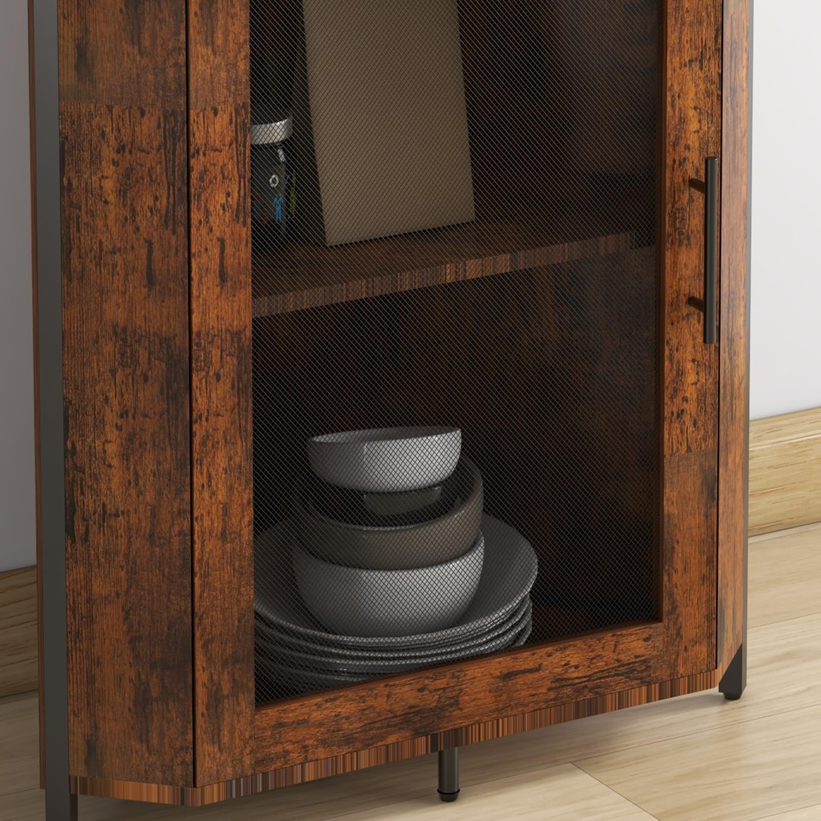 Armoire à Vin D’angle à 4 étages avec Porte en Maille Casier en Bois Pour Vin avec Support en Verre et Rangement de Vin Industriel pour Cuisine Bar Cave Salle à Manger Marron Rétro 47 x 34 x 154 cm