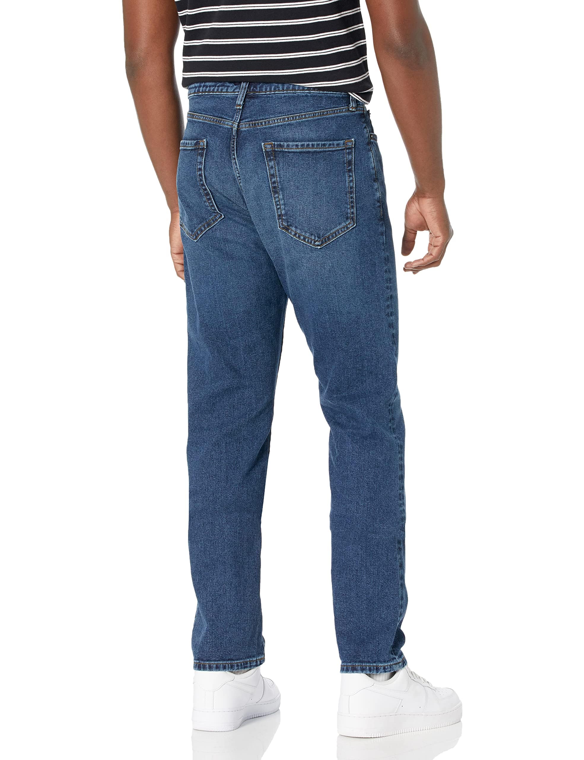 Amazon Essentials Uomo Jeans Elasticizzati con vestibilità Sportiva