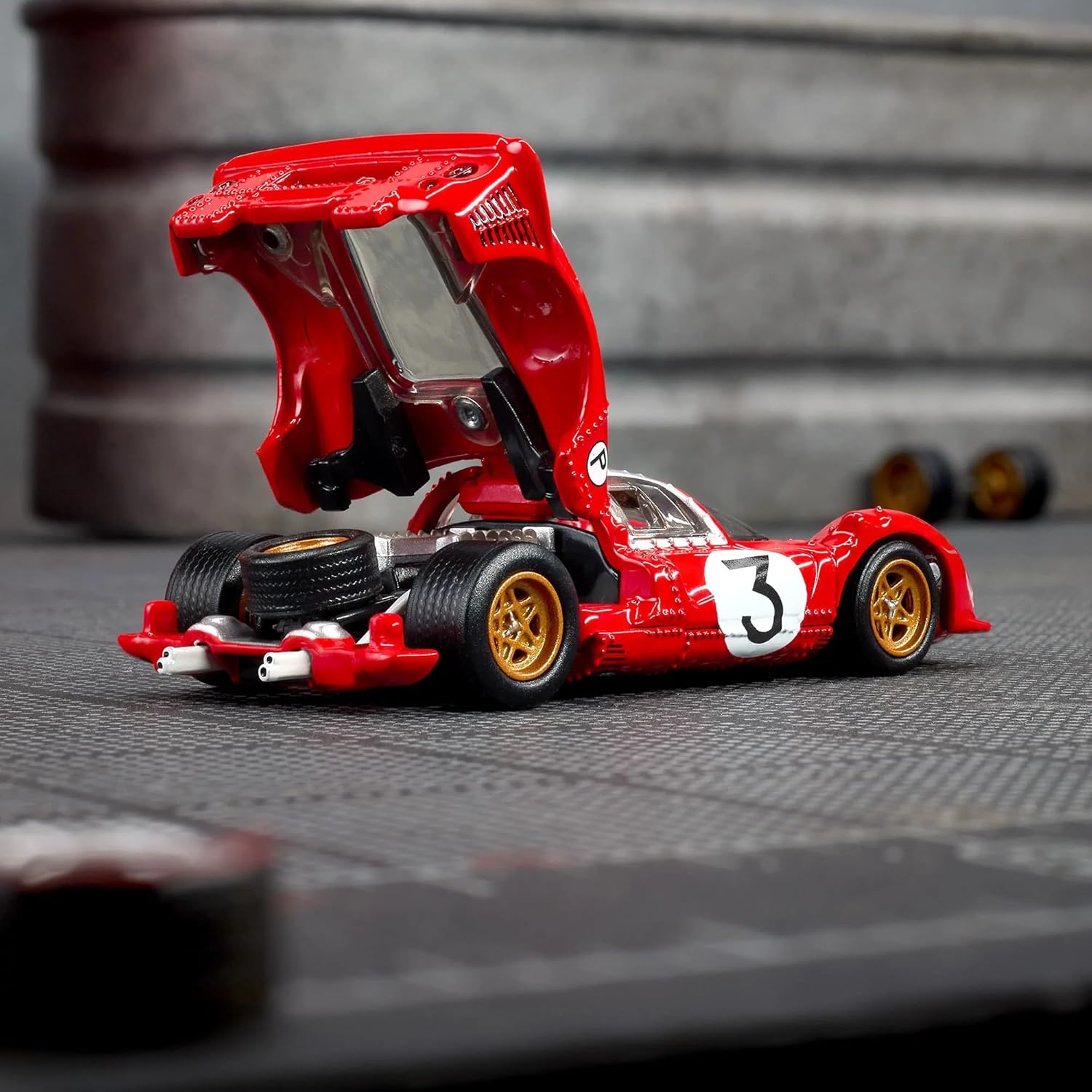 Hot Wheels Elite 64 1967 Ferrari 330 P4 – 1:64 Scale Premium Die-Cast Collector Car, Red Rosso Corsa with Opening Rear Clamshell & Real Riders Wheels