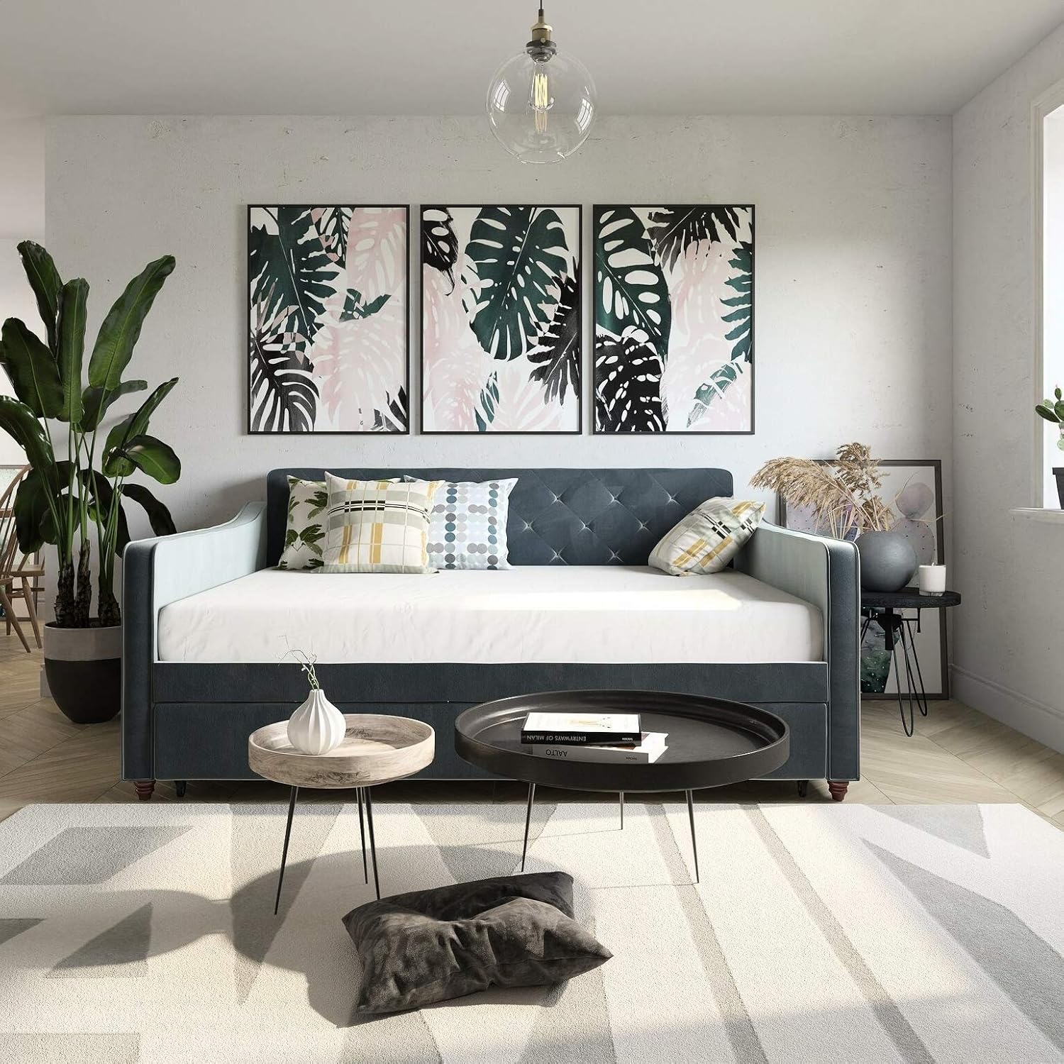 Vintage Daybed with Trundle, Slats Included Yes, Frame Material Solid