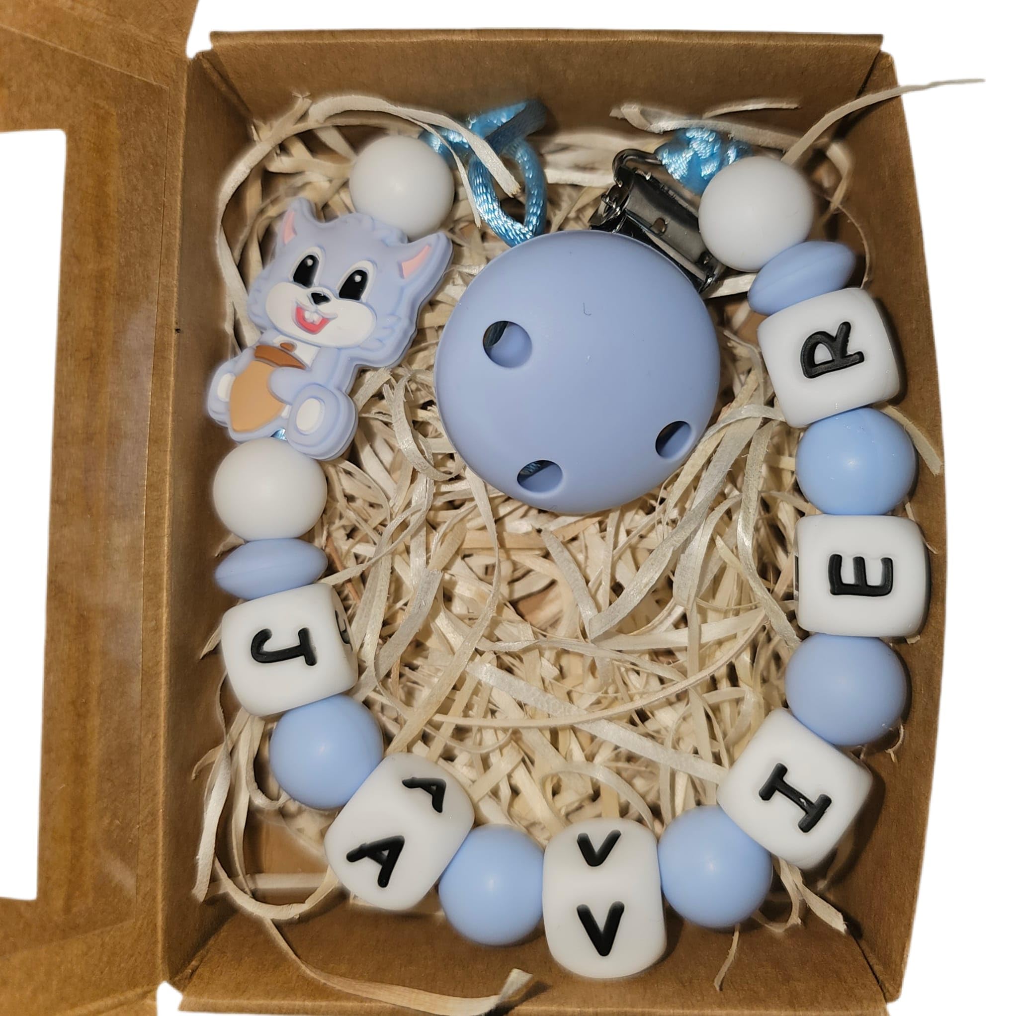 Genérico TetebyNoa - Cesta Regalo Personalizado para Bebe Recien Nacido, Set de Chupetero Personalizado - Babero Personalizado - Muselina Grande de Algodón y Accesorios. (Chupetero Corona) — view 2