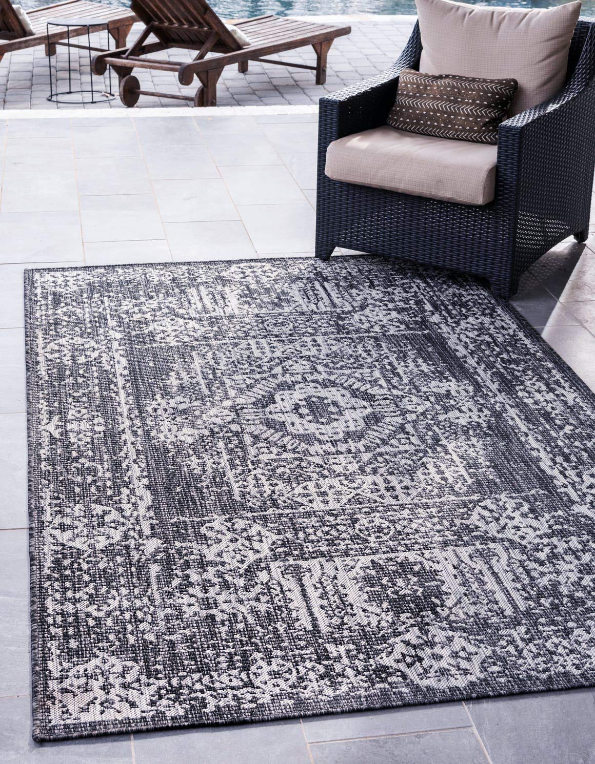 Unique Loom Outdoor Traditional Collection Area Rug - Timeworn (6' 1" x 9' Rectangle, Charcoal Gray/ Gray)