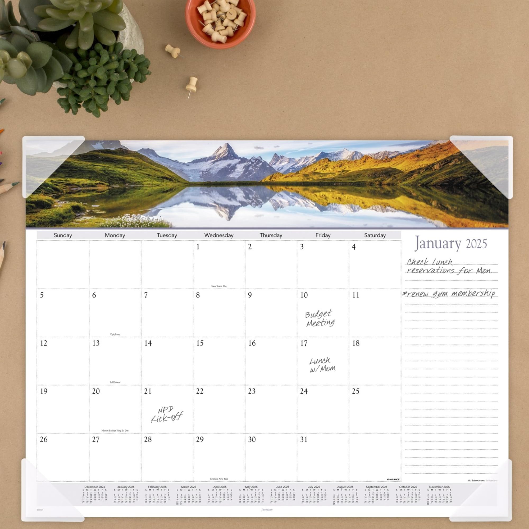 AT-A-GLANCE® Monats-Schreibtischunterlage mit Panorama-Landschaft, 54,5 x 43,2 cm, Scenic, Januar 2025 bis Dezember 2025, 89802