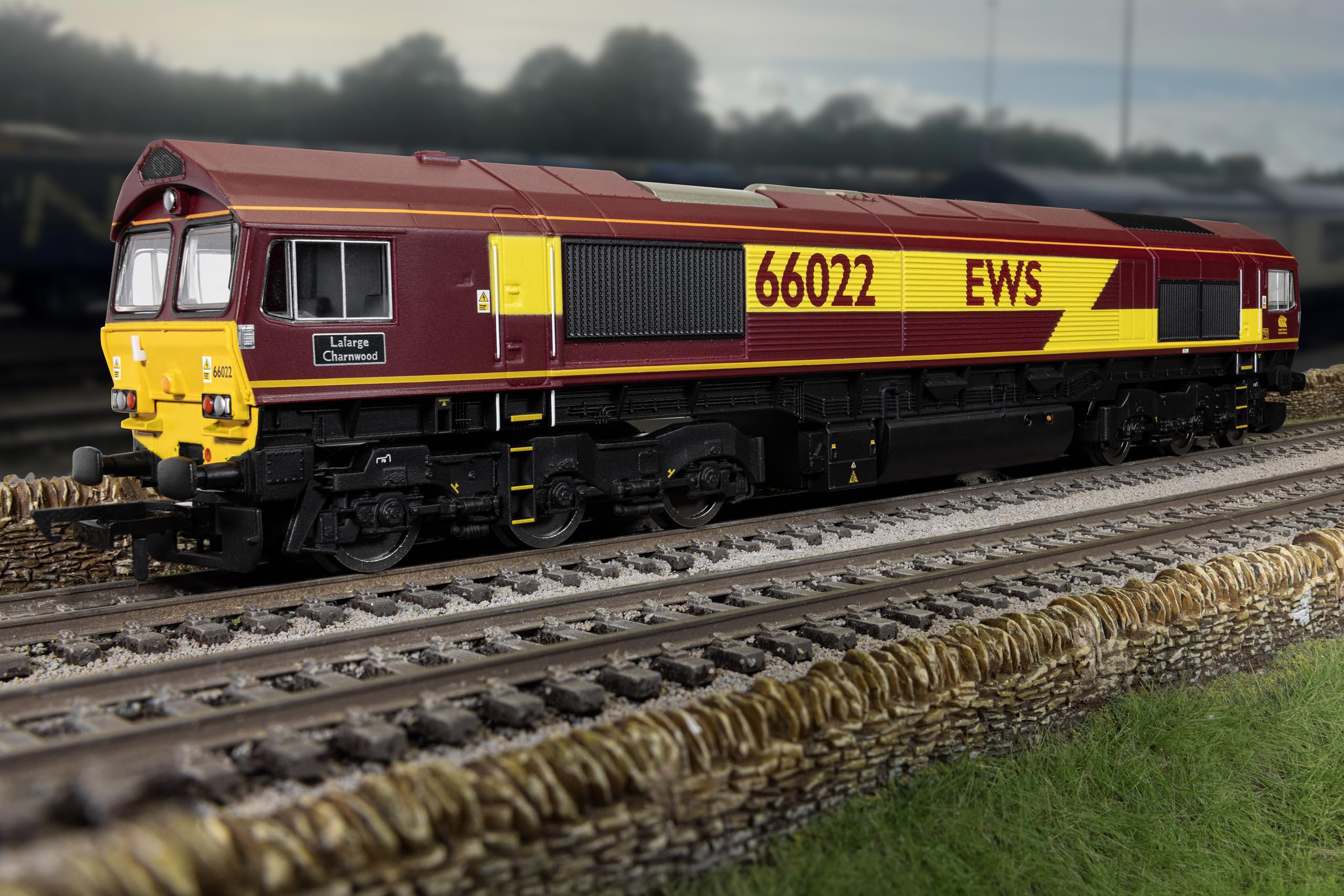 Hornby R30532 Railroad EWS Clase 66 Lafarge Charnwood 66022 Locomotoras de ferrocarril