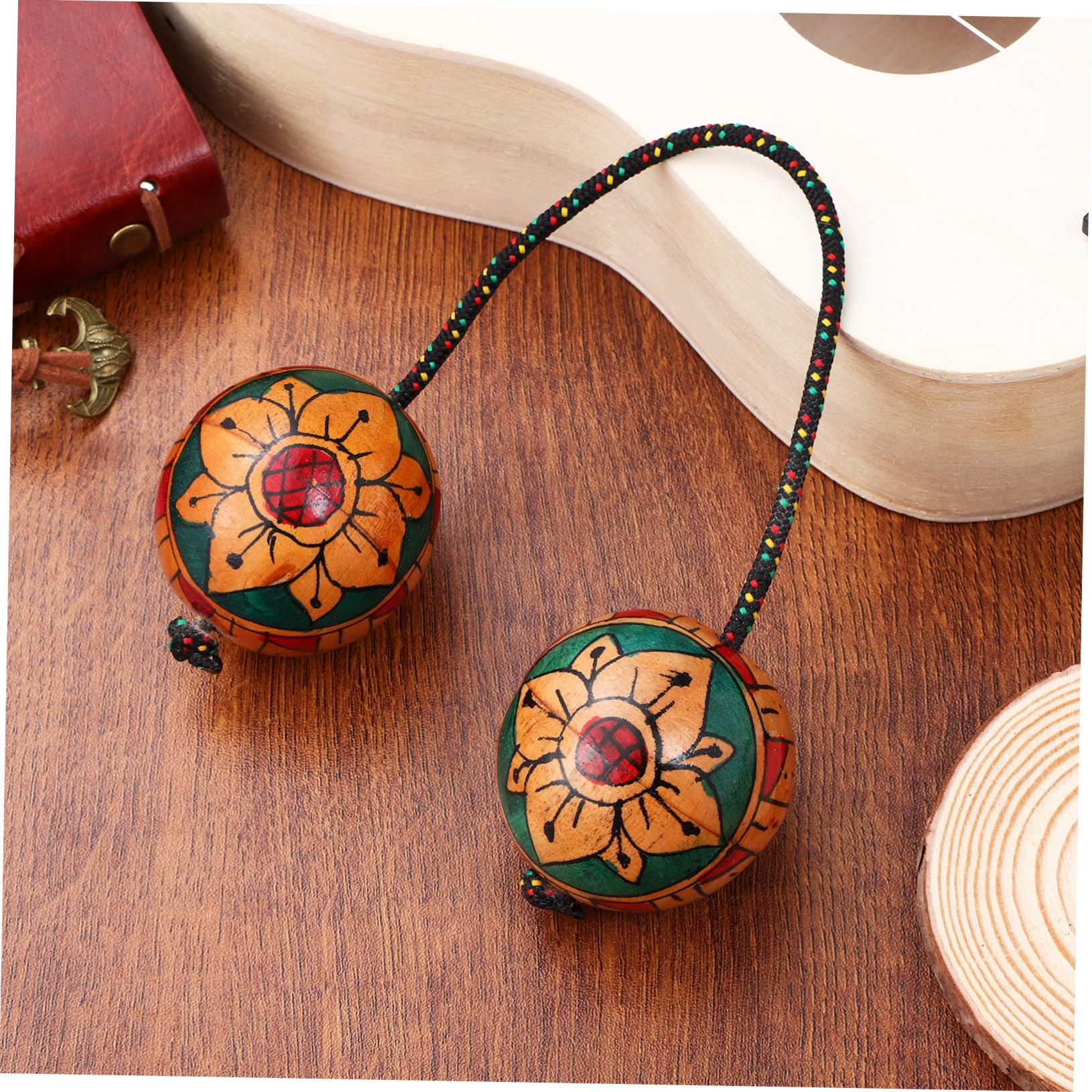 Hochet Musical Boule à Secouer en Bois, Maracas Adulte, Balle de Sable Rythmique Peinte la Main, Motif Unique pour Fête et Intérieur Style Aléatoire | Motifs Uniques, Surface Lisse, Usage Intérieur et Extérieur, pour Passionnés de Musique Danse Style Aléa