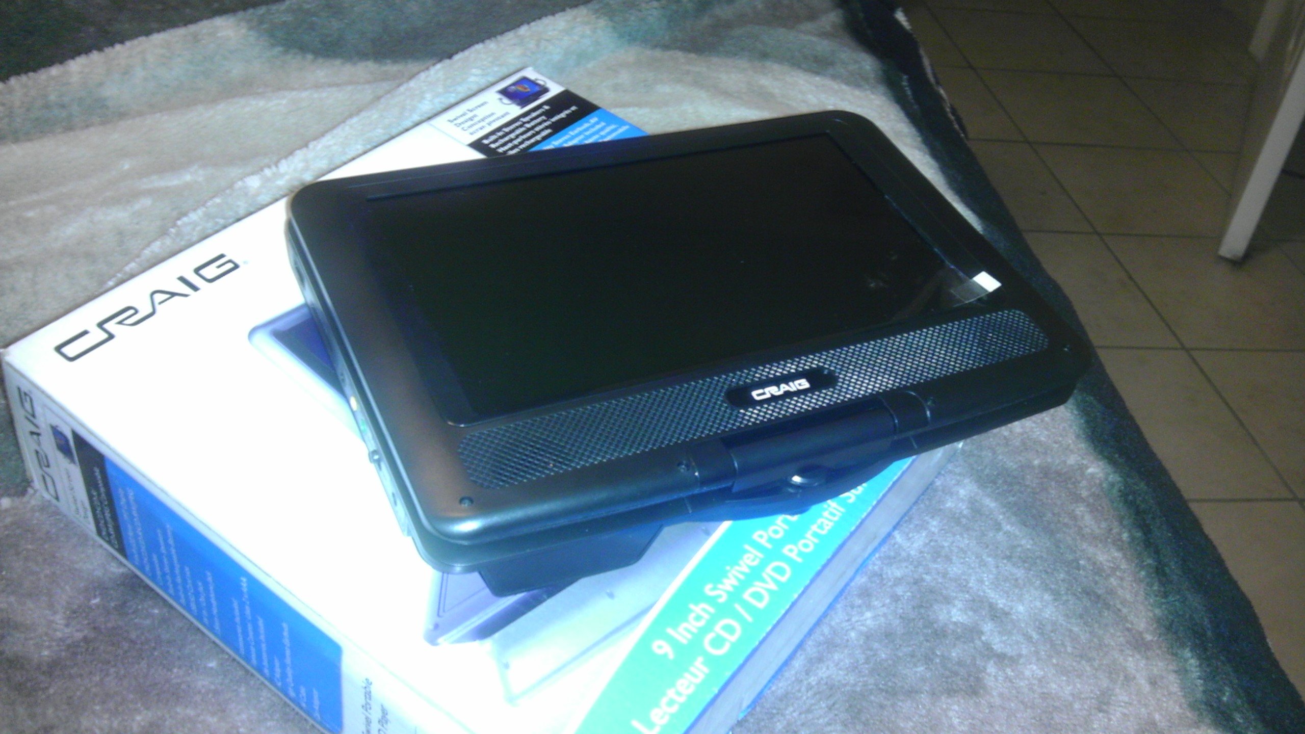 【未使用 中古品】Craig 9-Inch TFT Swivel Portable DVD/CD Player with Remote, Black (CTF(中古品) Amazon | Craig 9-Inch TFT Swivel Portable DVD/CD Player with