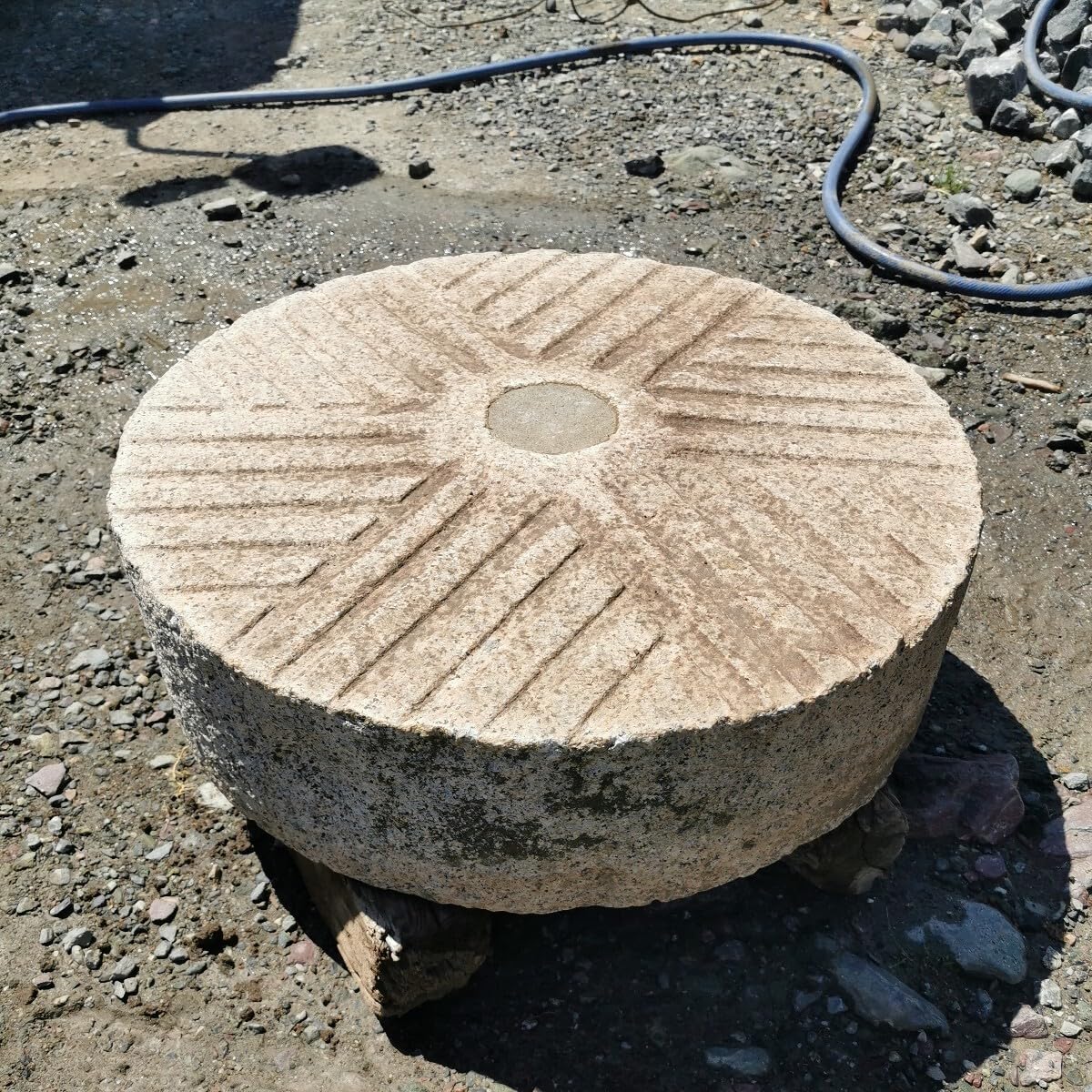 石臼　水鉢　庭石　⚠️引取り限定！ 石臼 水鉢 庭石 ⚠️引取り限定！