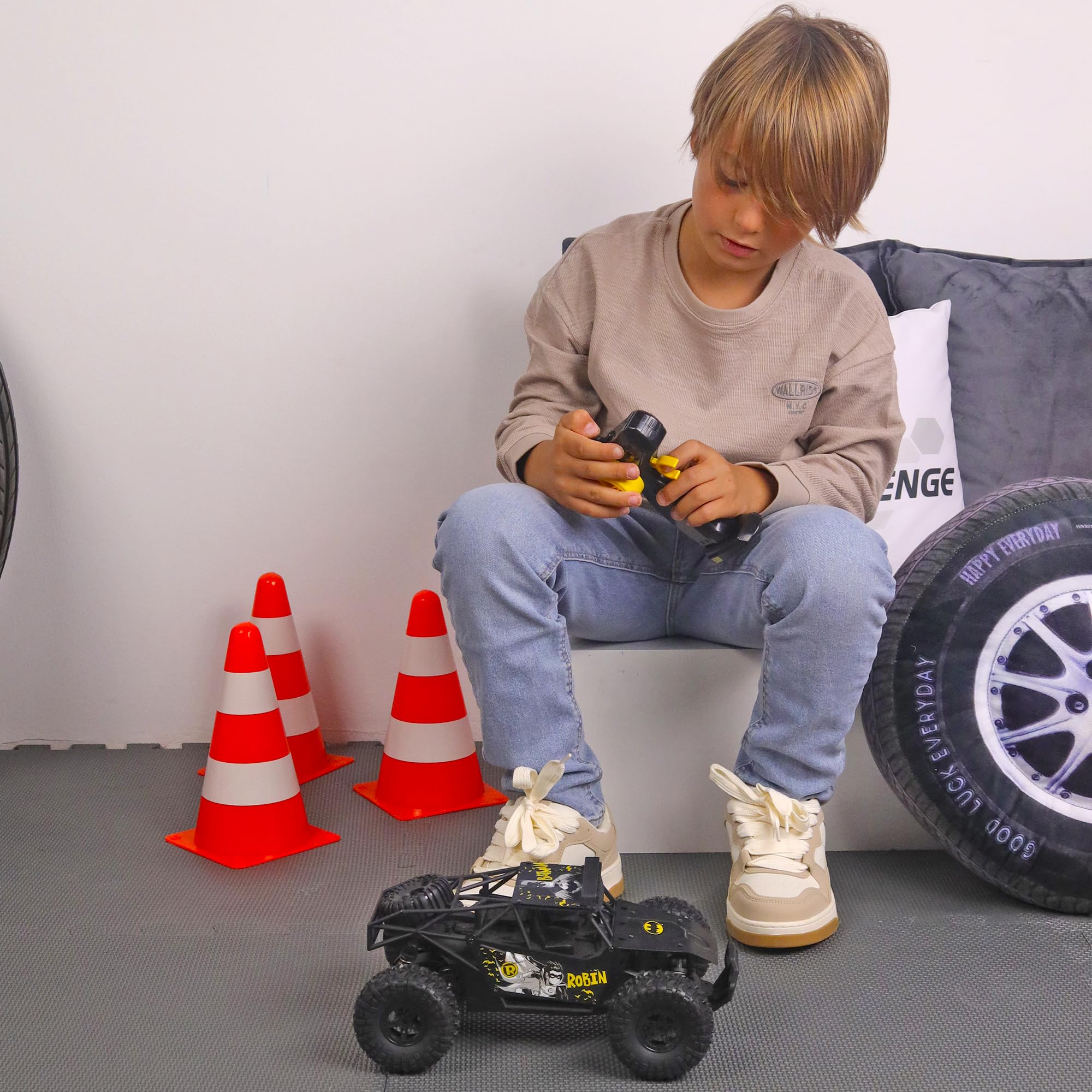 TURBO CHALLENGE - Buggy Iron Batman - Licencia Oficial DC Batman - Elite - 099347C - Coche Control Remoto - Negro - 1/16 - Pilas Incluidas - Metal - Juguete Niño - Regalo - A partir de 8 años