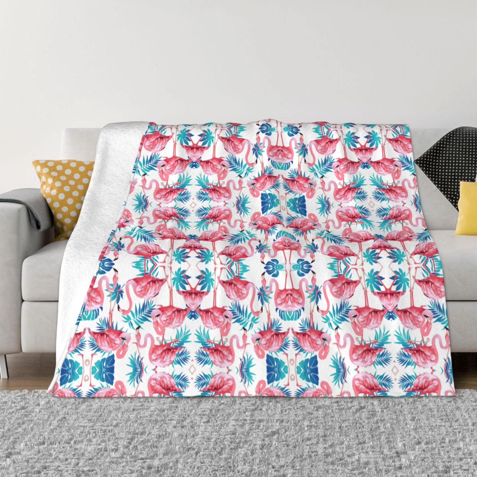 Couverture flanelle légère contre le froid sur le lit et canapé