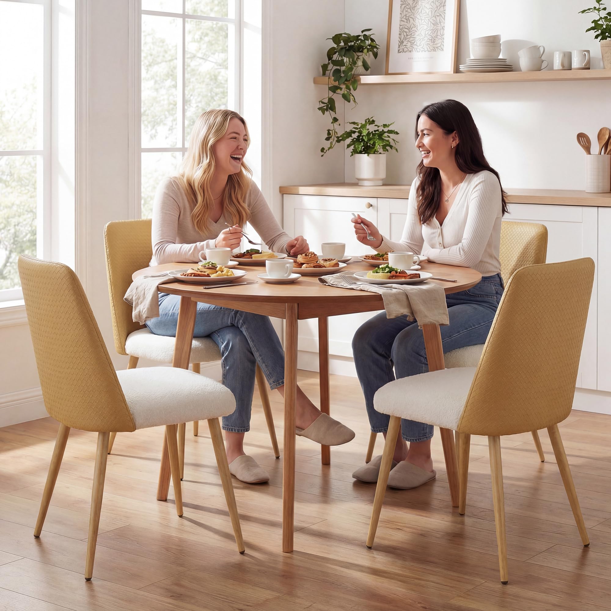 HOMCOM Juego de 2 Sillas de Comedor, Sillas de Cocina con Respaldo de PU de Imitación Ratán, Asiento Acolchado, Patas de Acero, para Salón, Marrón y Beige