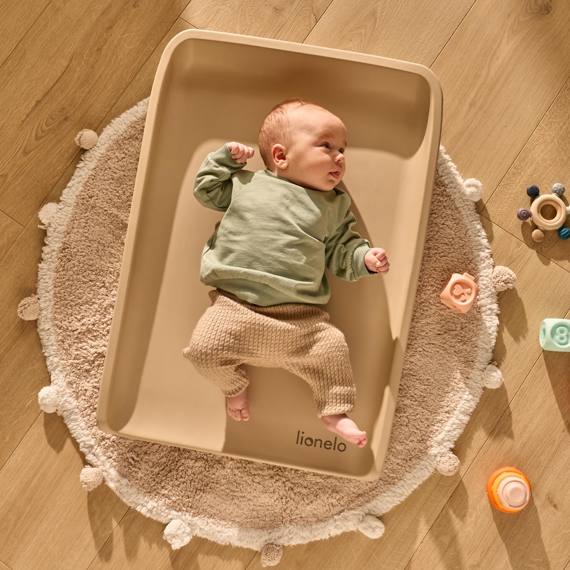 LIONELO Fasciatoio Neonato MEGS 50×70 cm Materassino Fasciatoio in Schiuma PU, Morbido Caldo al Tatto, Impermeabile, Antiscivolo, con Bordi Rialzati per Comfort e Sicurezza, Portatile (Beige)