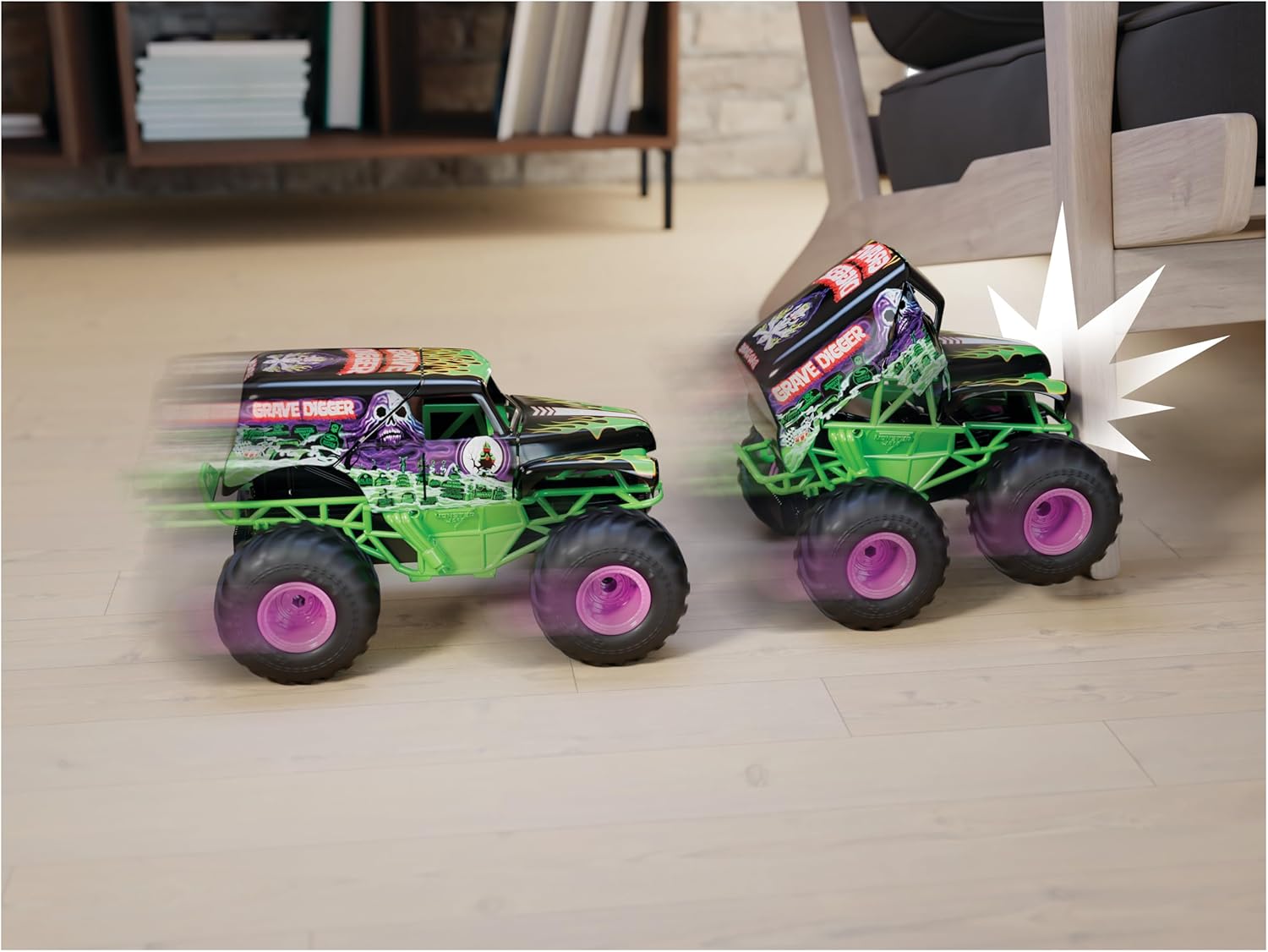 Monster Jam - Smash 'n Bash Grave Digger, Remote Control Monster Truck That Deforms in Crash and Repairs at The Touch of a Button, 2.4GHz Control, Ages 4+