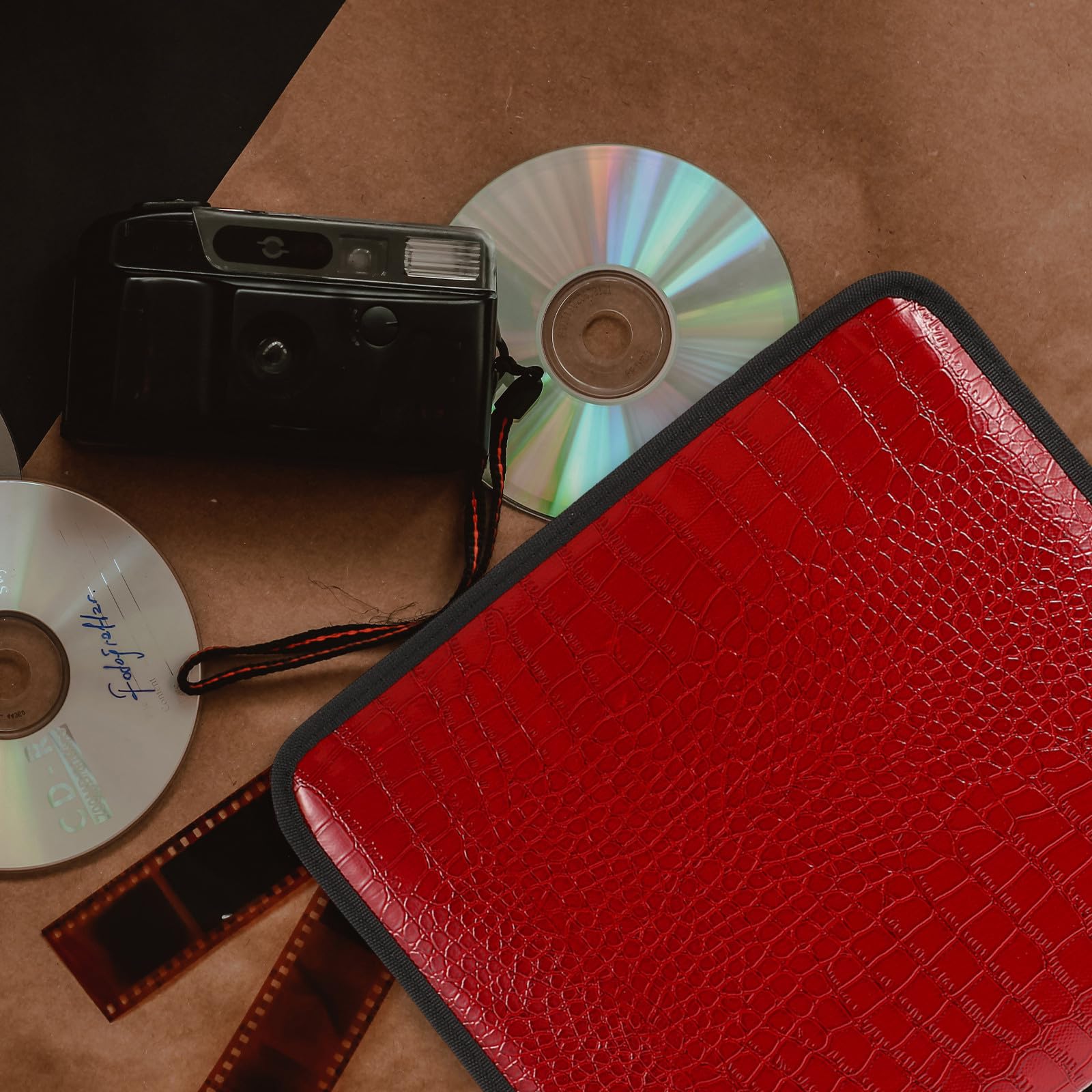 Bolsa de PU para CD de 200 Piezas, Gran Capacidad, Roja | Cierre Cremallera, Resistente al Desgaste, Diseño Moderno, Formato para Dvd y Orden Reducido