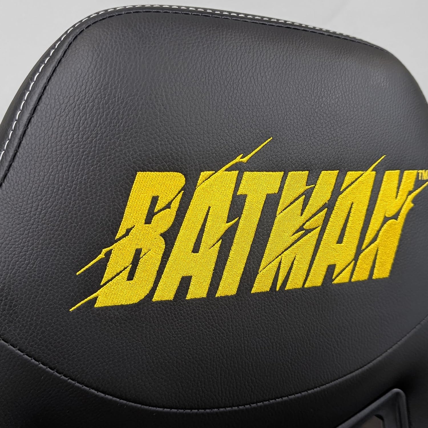 SUBSONIC – Batman Gaming-Stuhl, Bürostuhl für Kinder, Bequemer Schaukelsitz mit Integrierter Kopfstütze und Armlehnen, Ergonomische Rückenlehne, Höhenverstellbar, Schwarz und Gelb