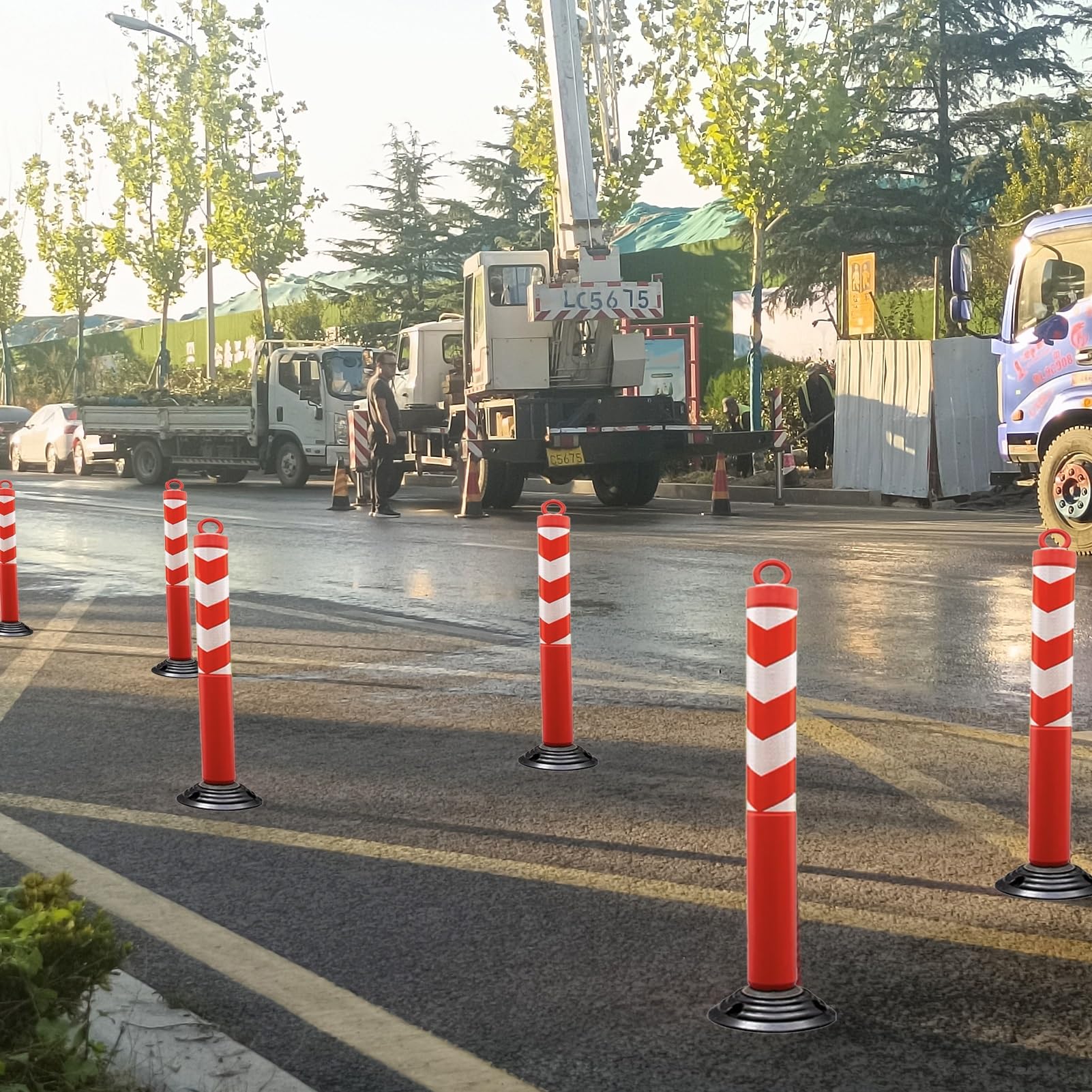 Poste de estacionamiento de plástico, 4 bolardos de seguridad flexibles con cintas reflectantes para delinear el tráfico y precaución del espacio en la carretera