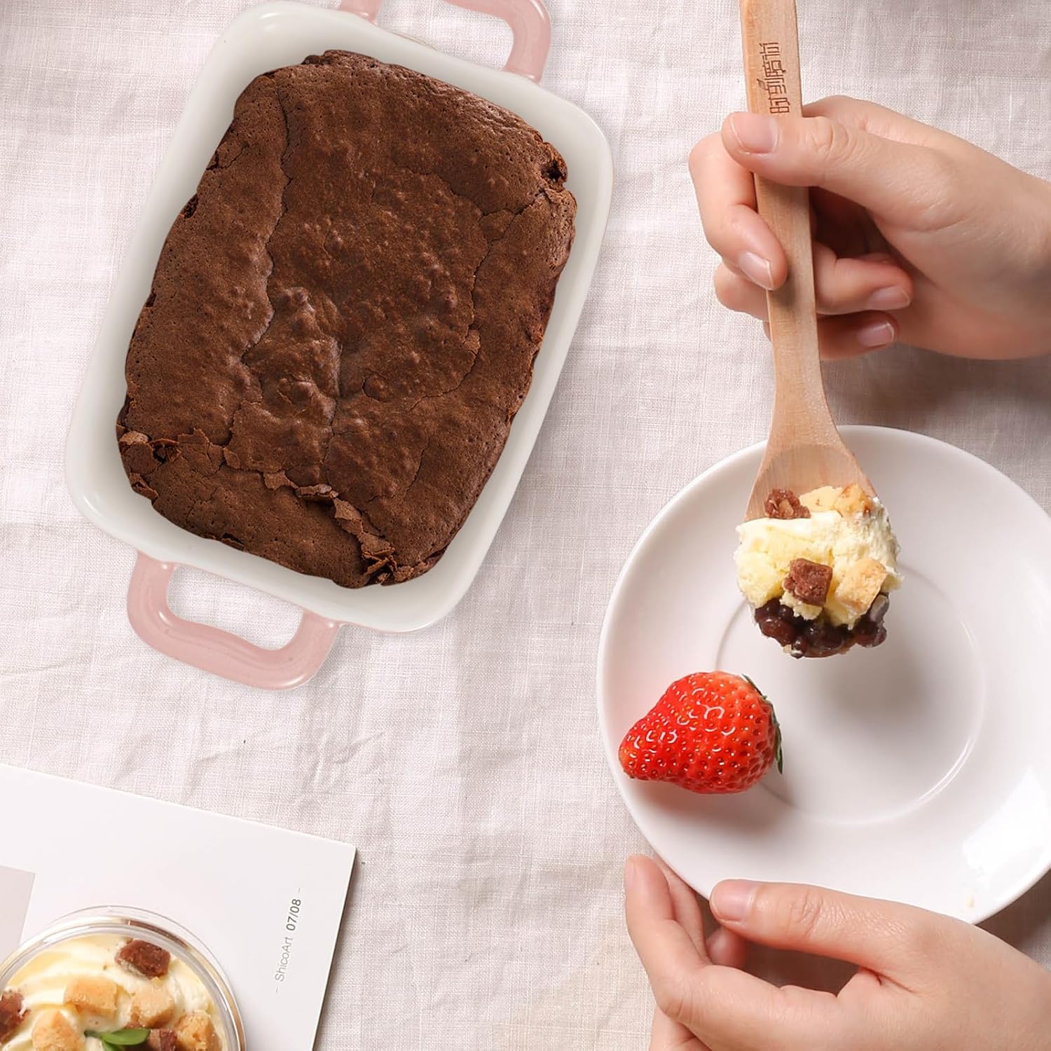 Pink Porcelain Baking Dish Double Handles Non-Stick Oven Casserole Pan for Brownie, Lasagna, Roasting Medium Thickness Oven Tray