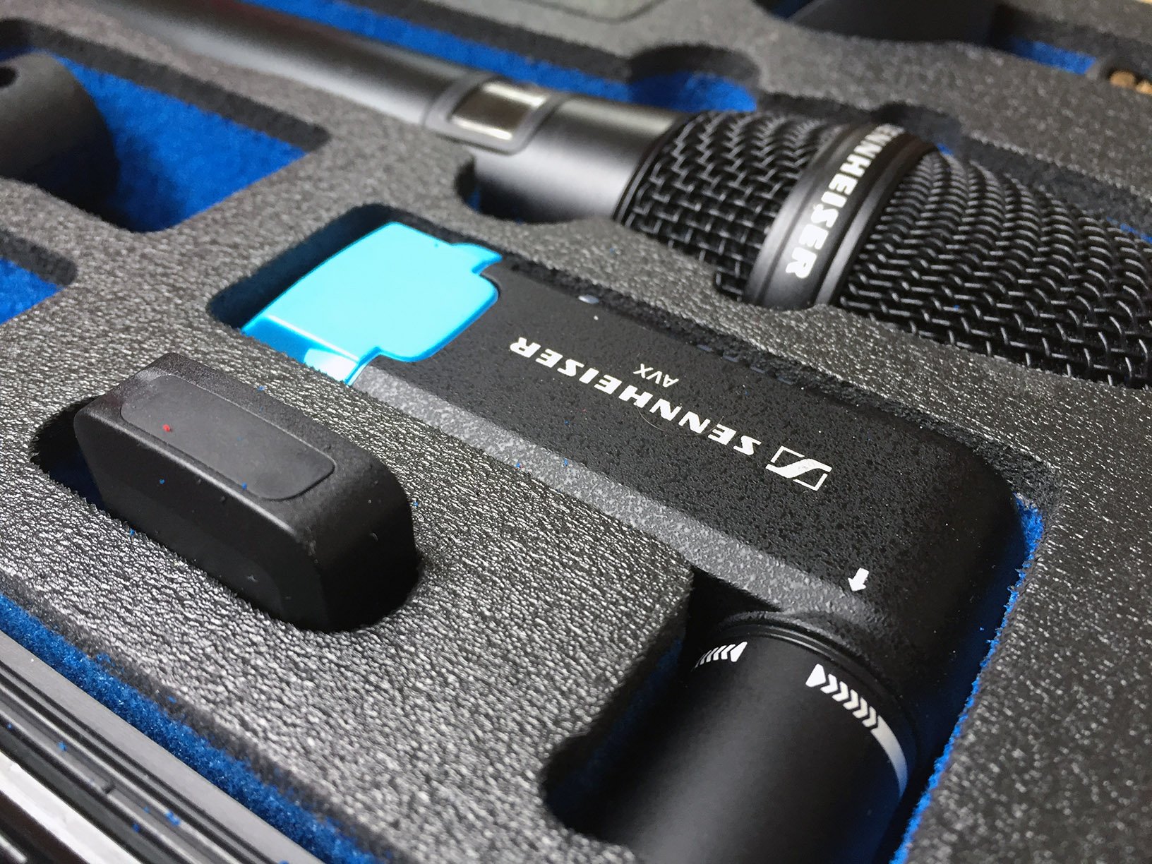 Caja de Transporte Adecuada para el micrófono y Accesorios Sennheiser AVX Combo Set 835.