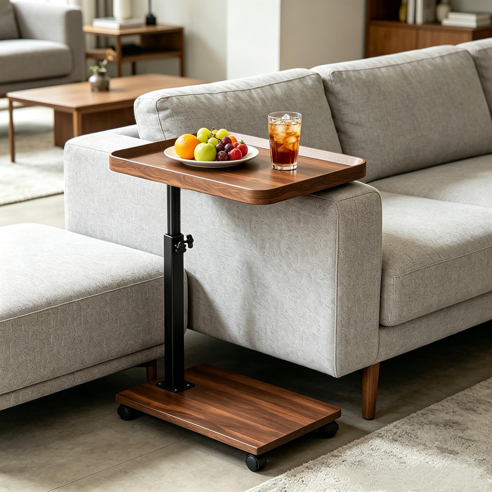 Mesa lateral ajustable con ruedas, altura 45-80 cm, tablero DM efecto madera de nogal, giratoria 360°, estructura de metal resistente, para sofá, cama, sillón, lectura, trabajo, bebidas