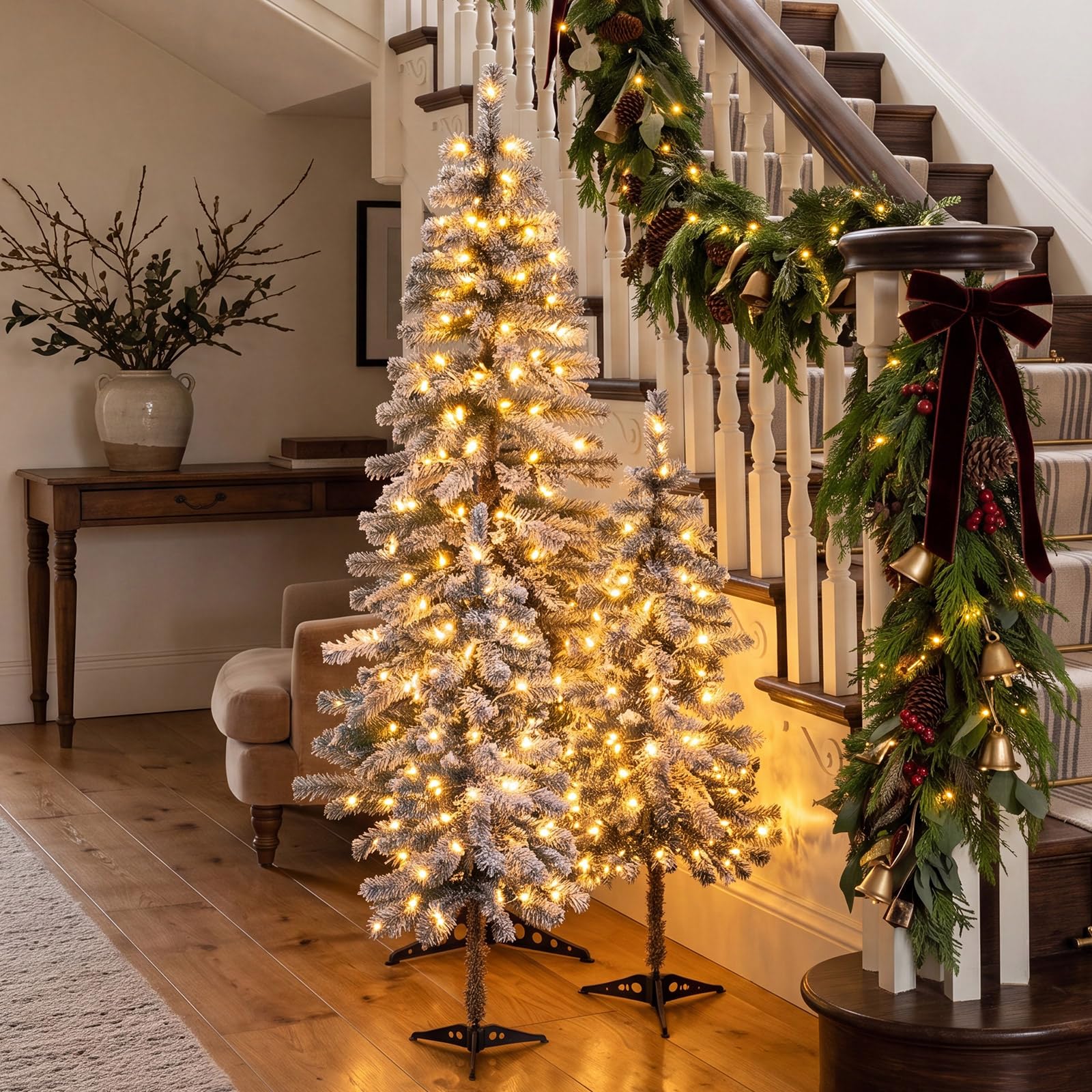 Cinnvoice Lot de 3 sapins de Noël artificiels naturels floqués avec lumières – Pin de Noël floqué avec branches pliables pour intérieur et extérieur (arbre alpin, 0,9 m, 1,2 m)