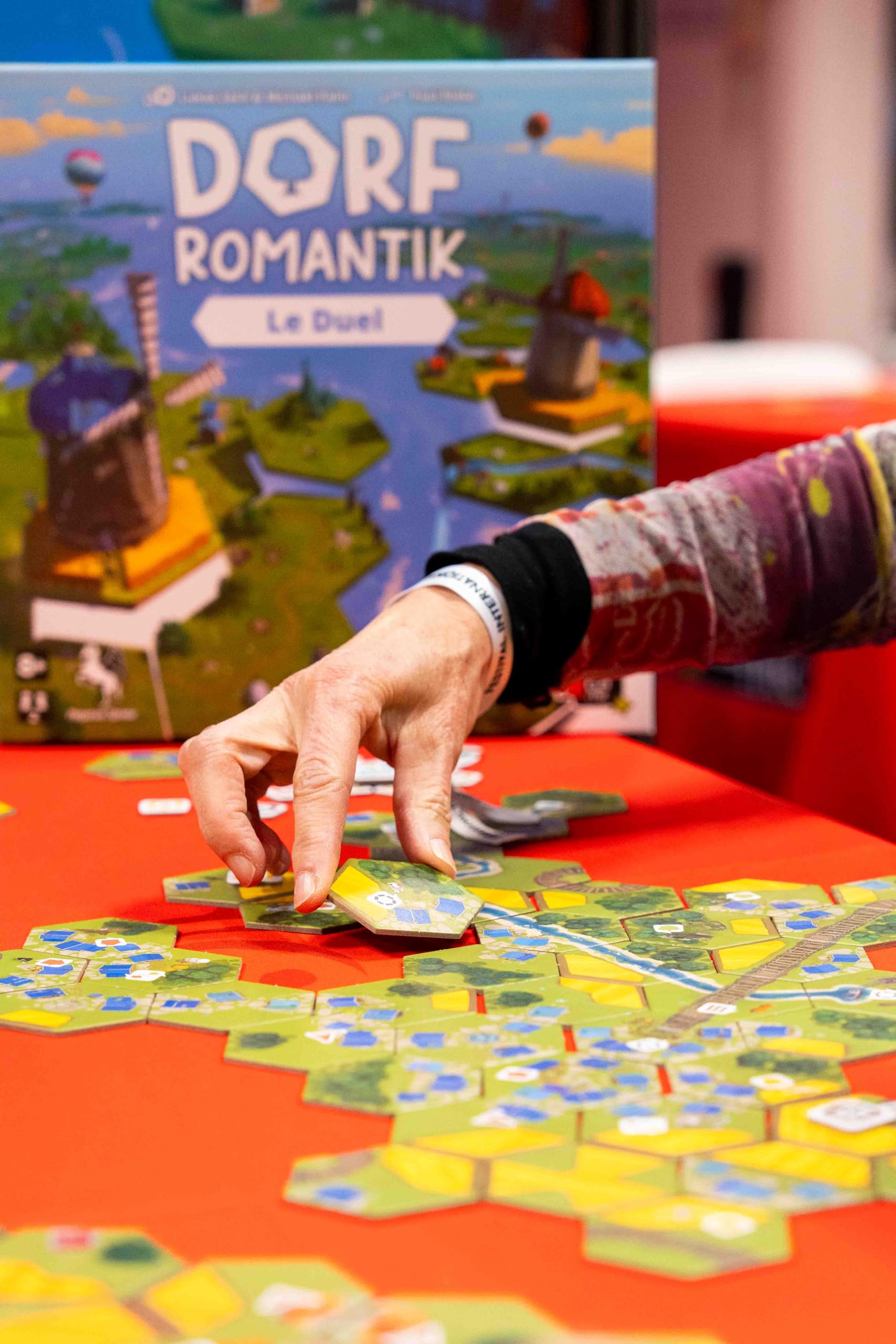 Gigamic - DORFROMANTIK, Le Jeu de Société - Issu du Jeu vidéo - Jeu coopératif - De 1 à 6 Joueurs - A partir de 8 Ans.