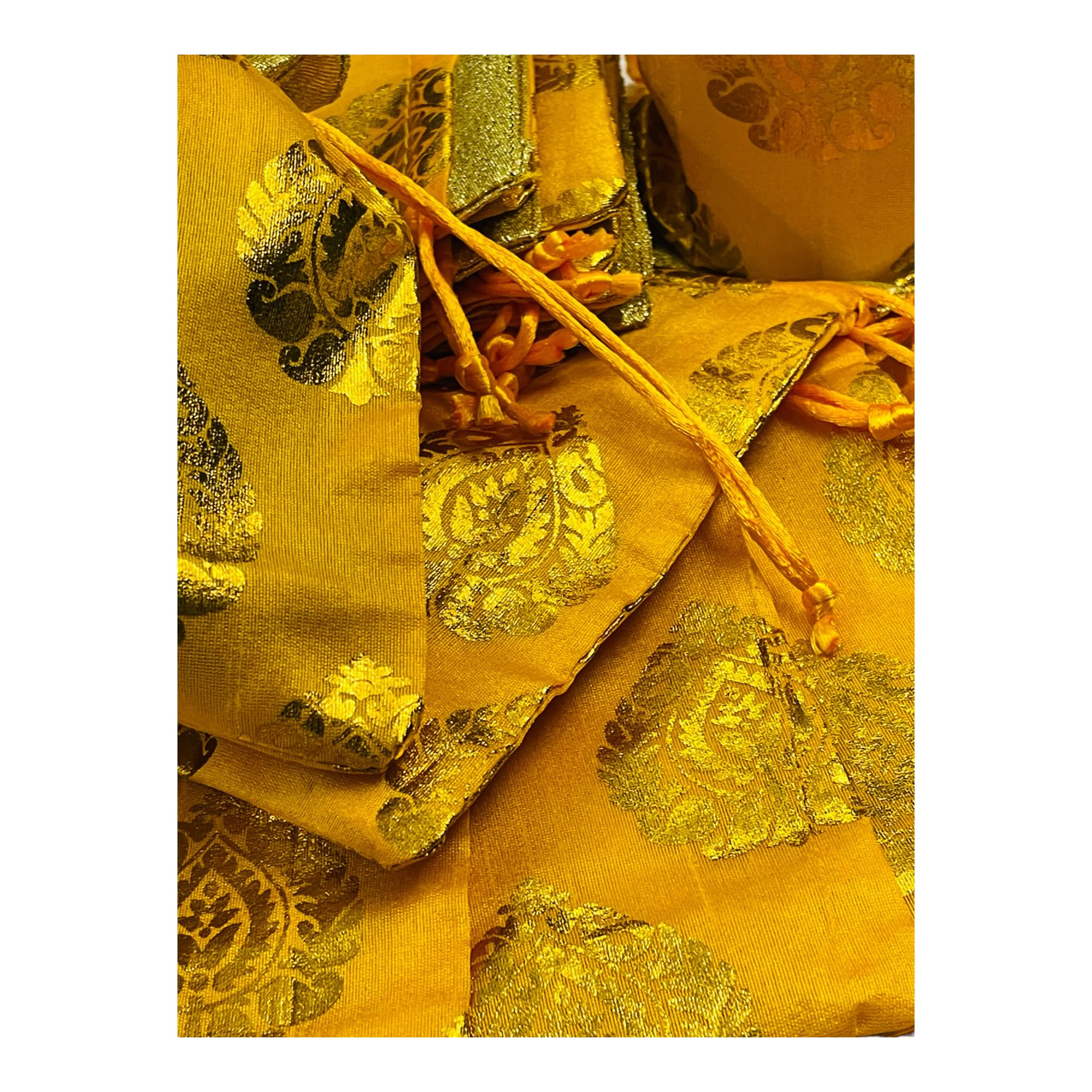 Moira Lot de 25/50/100 sacs cadeaux unisexes en brocart de soie doré avec fermeture à cordon pour cadeaux/rangement de bijoux/chocolats/fruits secs (jaune, 100)