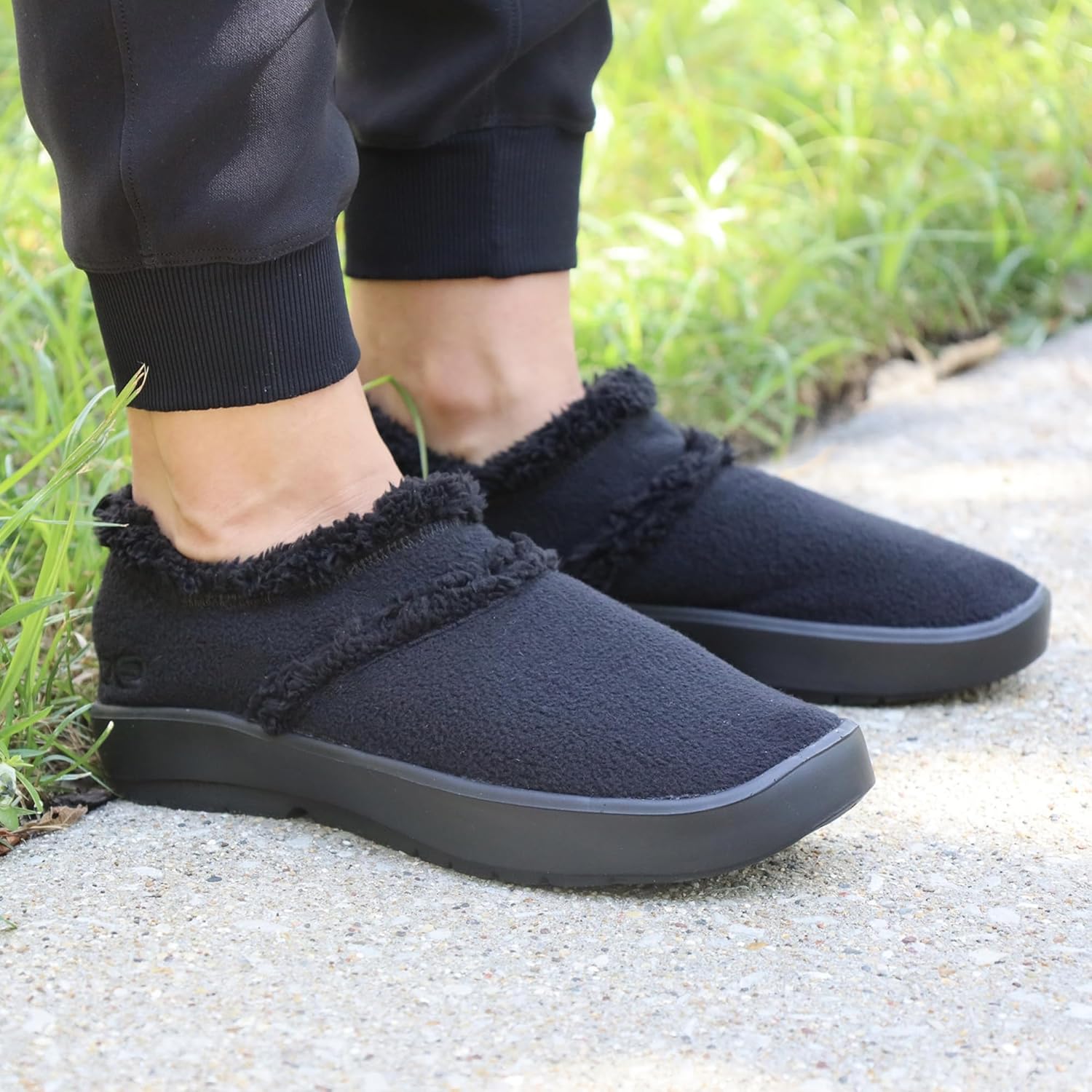 OOFOS Womens Oocoozie Low Shoe - Image 3