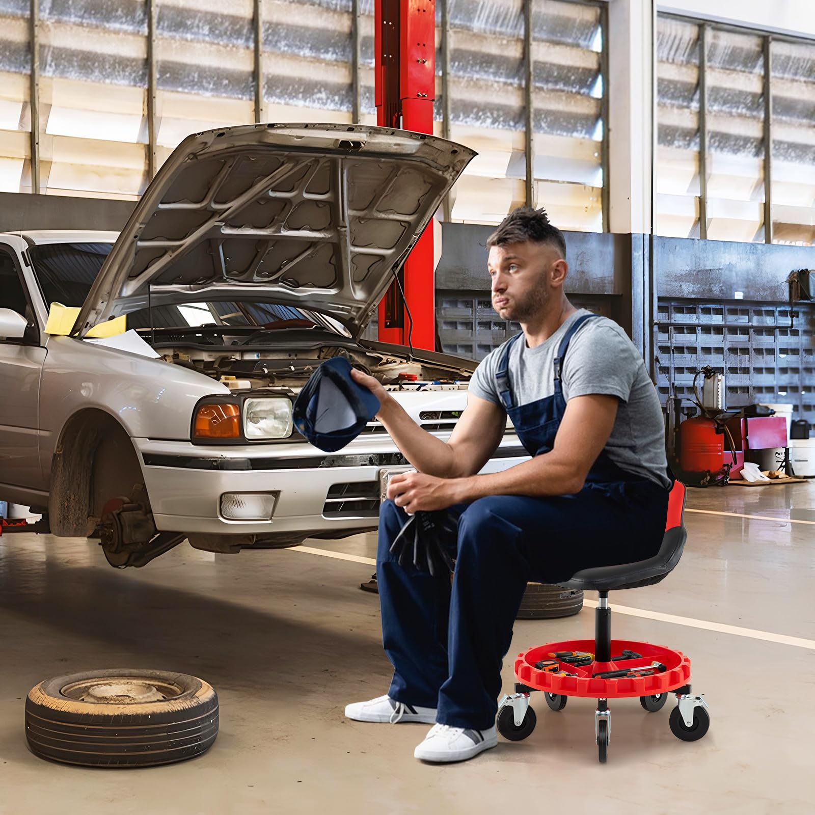 GOPLUS Taburete de Taller Ajustable en Altura, Taburete Mecánico Móvil con 5 Ruedas, Palanca de Ajuste y Asiento Giratorio en 360°, Asiento de Taller con Bandeja de Almacenamiento para Garaje