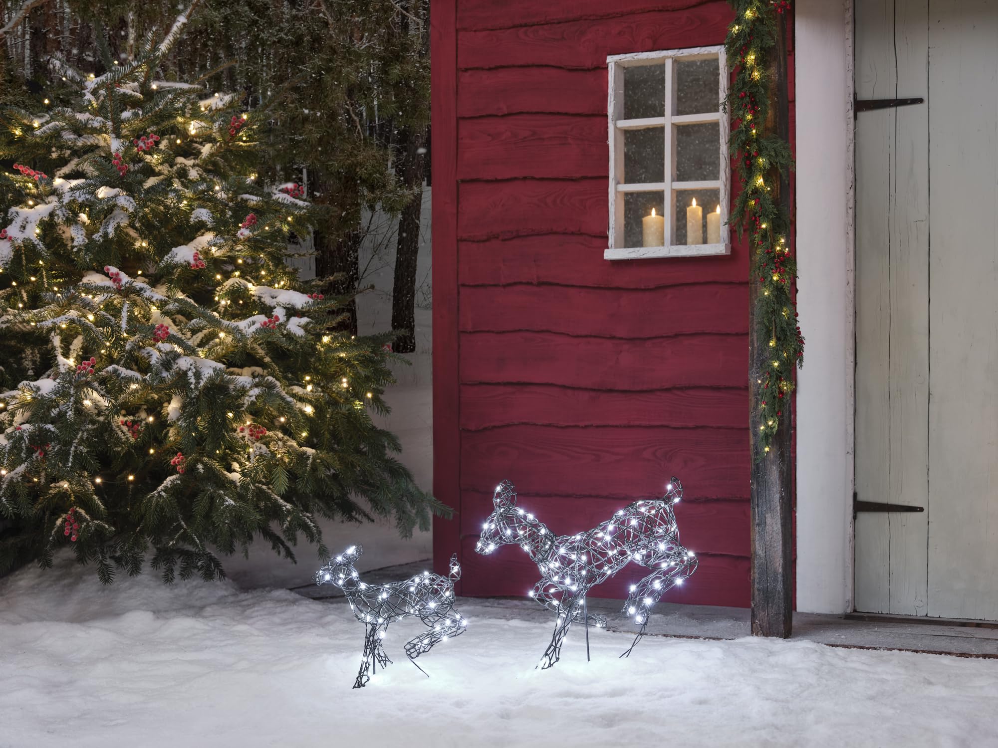 Light4fun Hirsch mit springendem Harlow und Kitz | strombetrieben | mit 120 LEDs, Timer & 3 Beleuchtungsmodi Weihnachten Weihnachtsdeko | wetterfest für Garten außen | 2 Größen