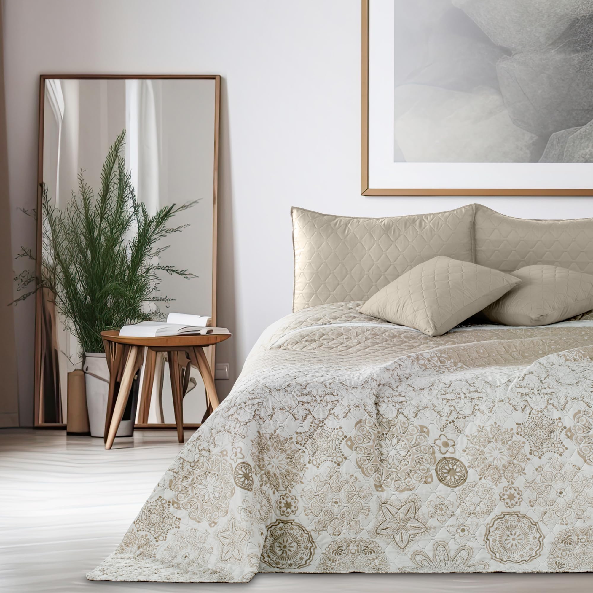 DecoKing Narzuta na łóżko 220 x 240 cm w abstrakcyjny wzór dwustronna Alhambra beżowy biały łatwa w pielęgnacji