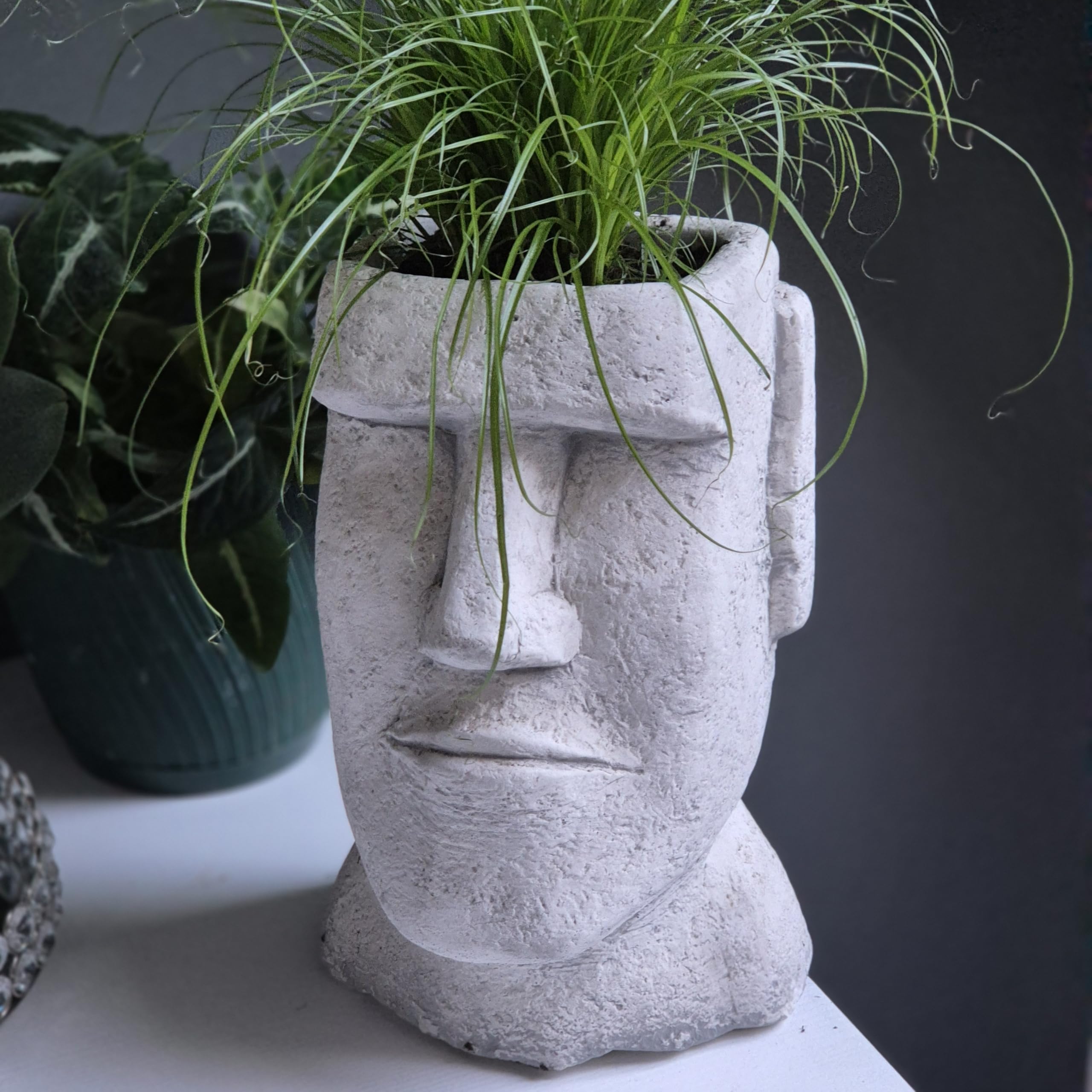 FABRIQ Moai figurka dekoracyjna do ogrodu, sztuczny kamień z doniczką, wysokość 26 cm, 6 kg, ręcznie malowana statuetka wysp wielkanocnych
