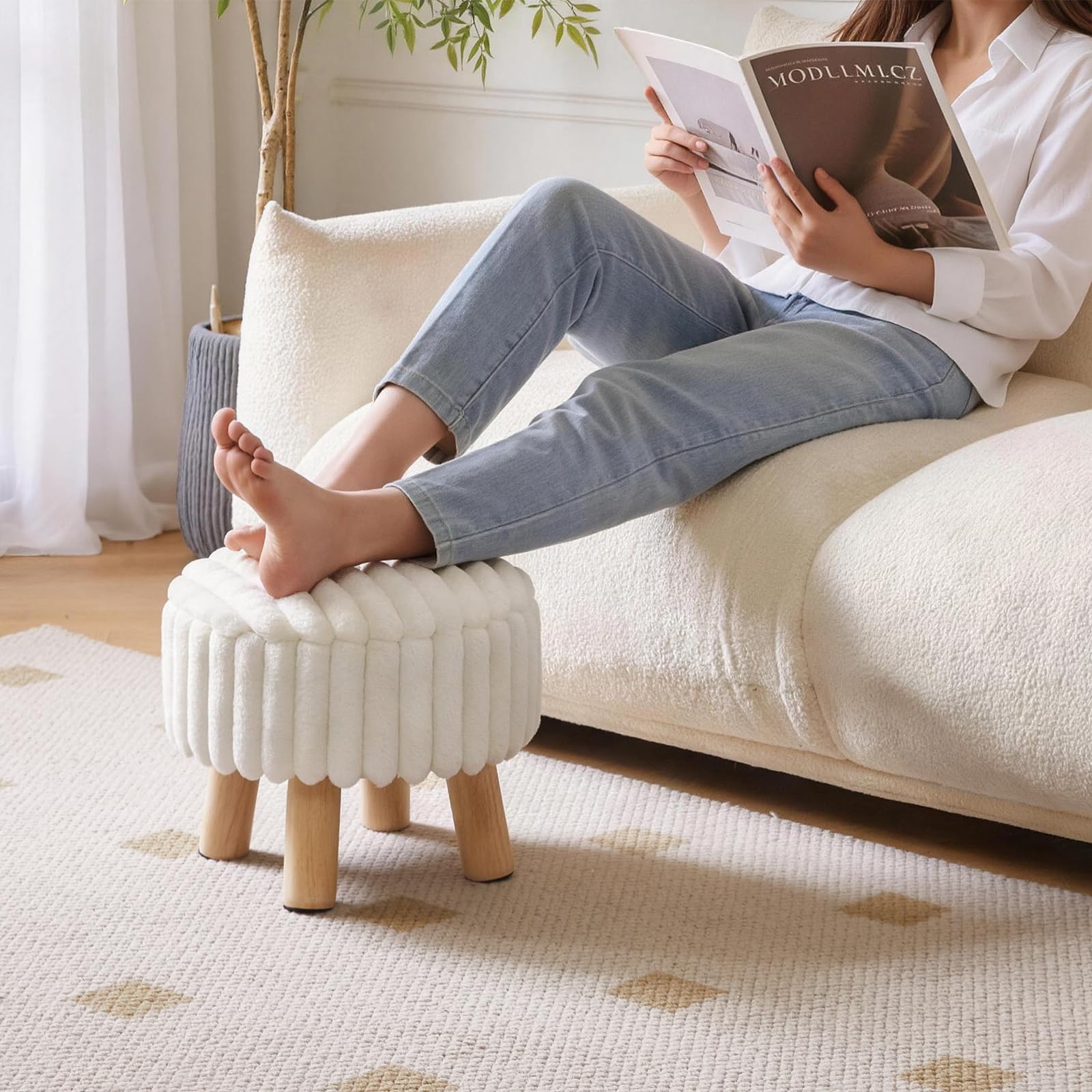 Aibiju Pouf Piccolo con Contenitore, Pouf Rotondo in Velluto con Gambe in Legno, Tavolino, Poggiapiedi, Seduta Extra per Ingresso, Soggiorno, Camera da Letto, Bianco YD-JD153W