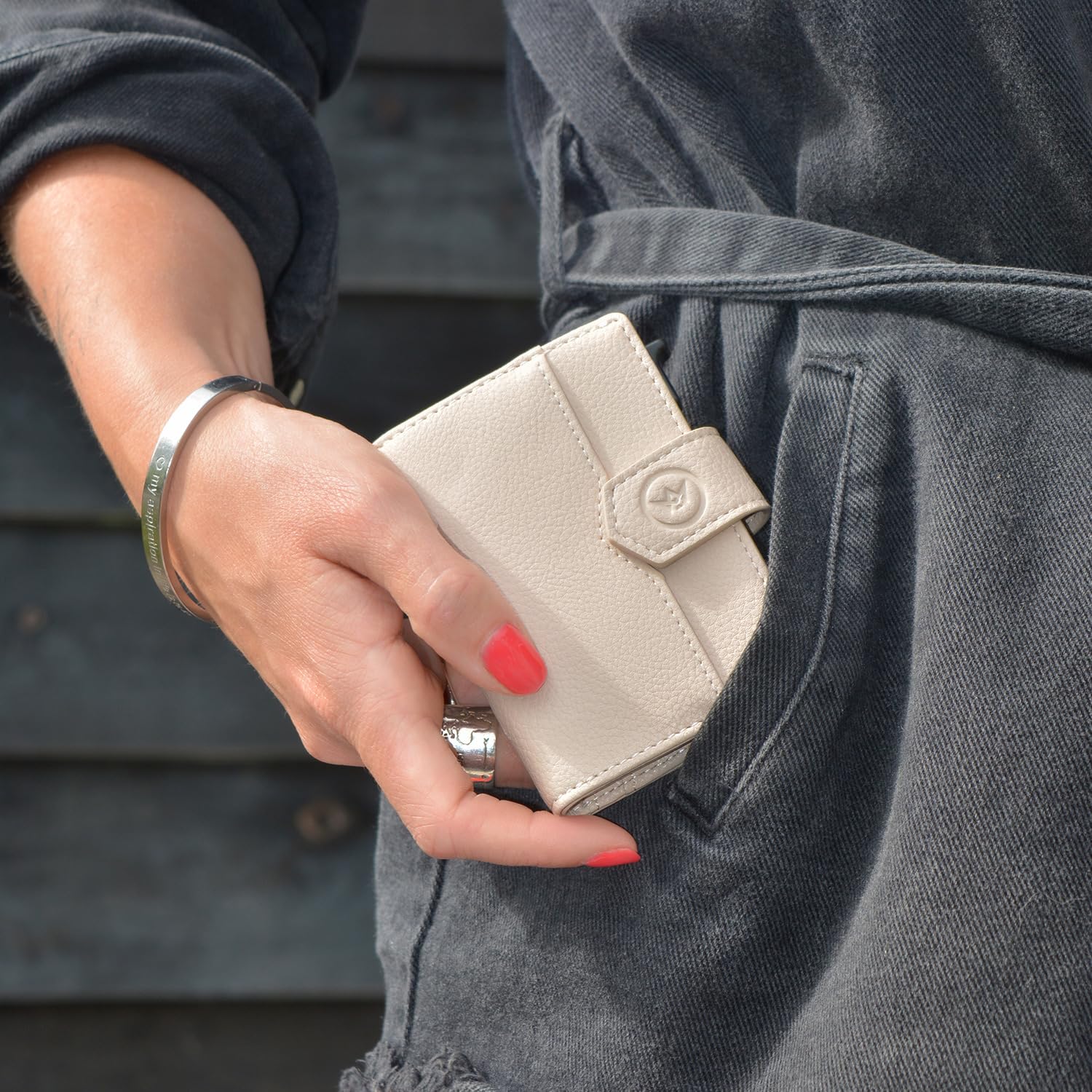 Kartenetui Plus Schwarz – 8 Karten, Scheine und Münzen – Kartenetui mit Reißverschluss – RFID – Kleines Kreditkartenetui – Stilvolle Geldbörse – Herren & Damen - Slim Wallet (Pebble Ecru)