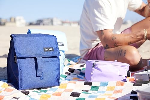 Miniatura 7 de PackIt Bolsa de almuerzo congelable, azul verdadero, fabricada con tecnología EcoFreeze, plegable, reutilizable, cierre de cremallera y velcro con