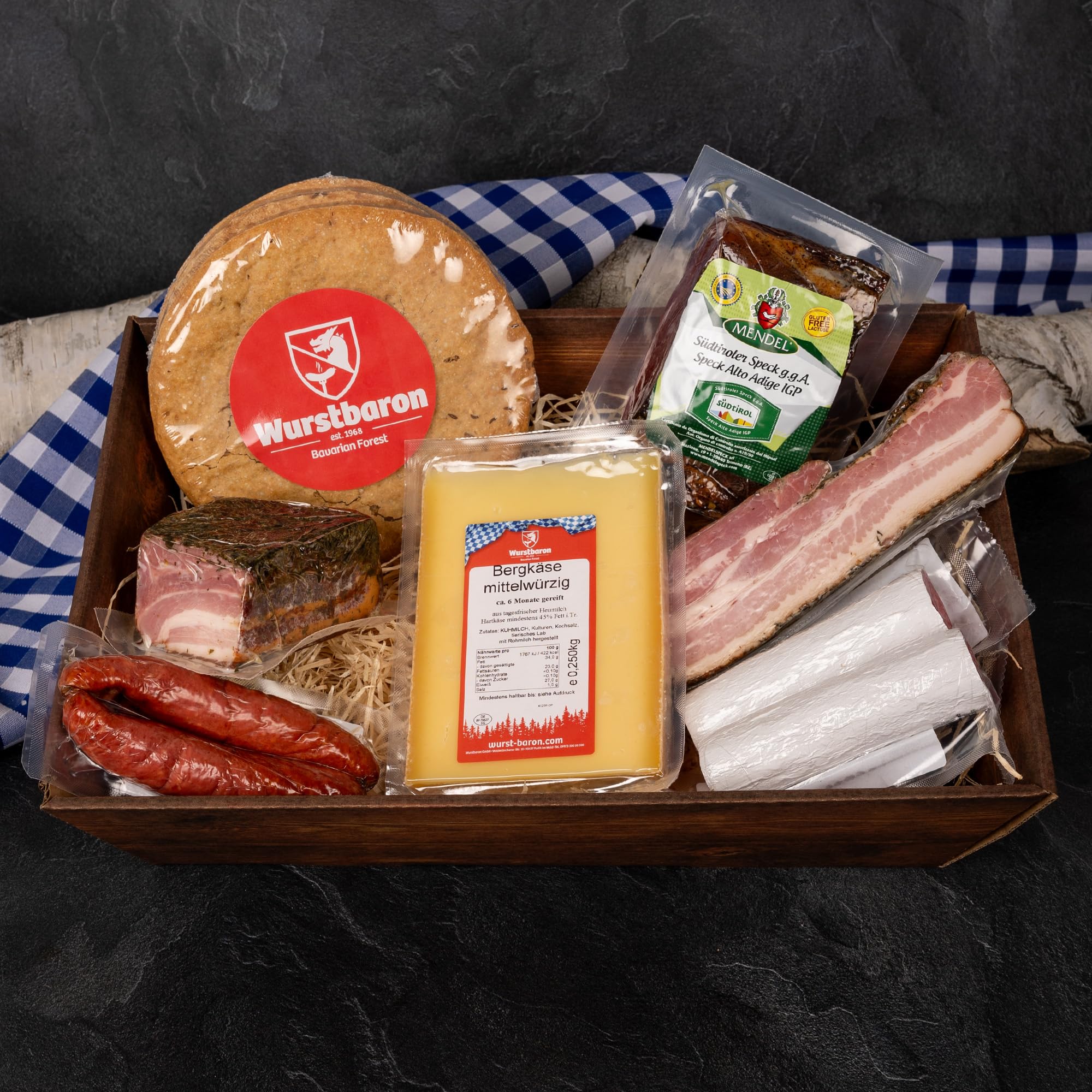 Schlemmerpaket mit Südtiroler Speck, Wurstgeschenk mit Käse, Geschenkkorb mit Salami und Schüttelbrot aus Südtirol Genuss Geschenk-Idee für Männer & Frauen oder als Wander-Brotzeit