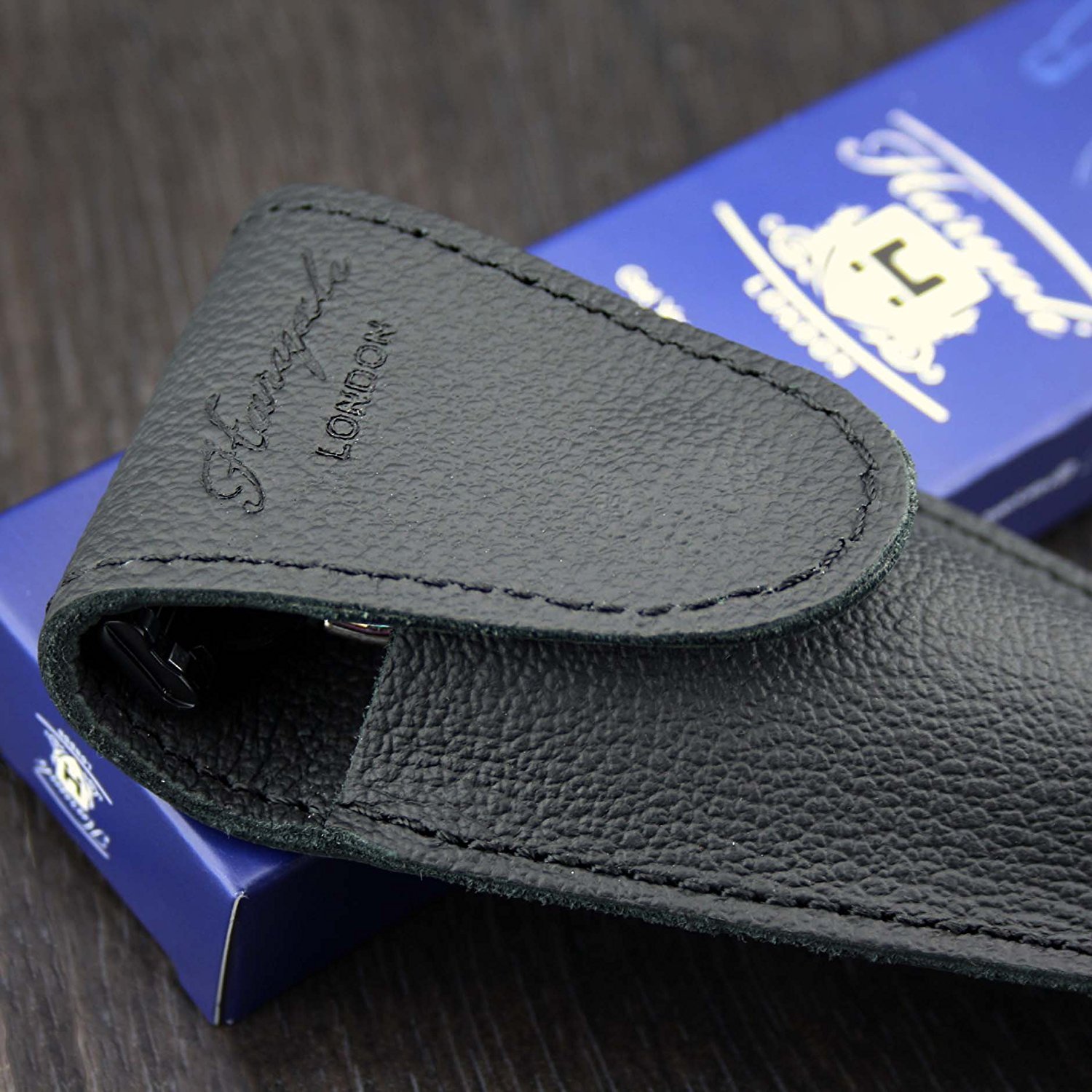 Maquinilla de afeitar de tres cuchillas para hombre en marfil con funda de piel auténtica | Afeitado y cuidado de hombre > Esenciales de viaje para hombre – Set de regalo