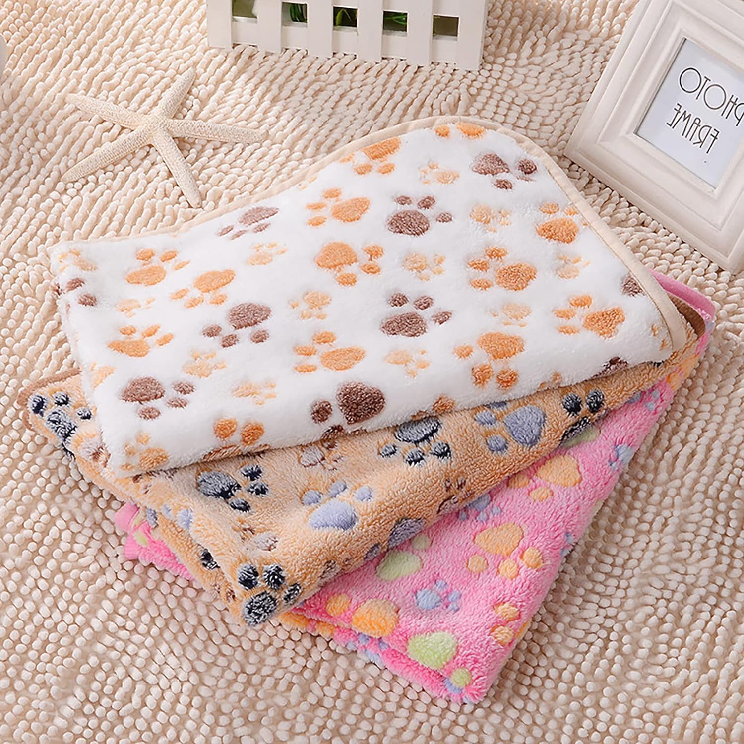 Lot de 16 couvertures moelleuses pour animaux de compagnie - Chaudes et douces - Motif pattes mignonnes - En flanelle lavable - Pour chiots, petits chiens, chats et chatons (60 x 40 cm)
