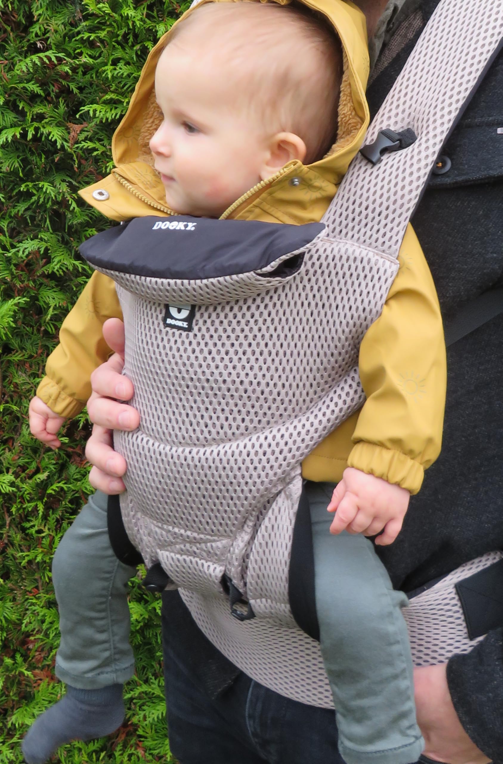 Dooky Urban Comfort ergonomiczne nosidełko dla niemowląt (odpowiednie dla dzieci w wieku 0-3 lat i 3,5-15 kg, oddychający materiał, trzy różne możliwości noszenia), kolor: beżowy desert