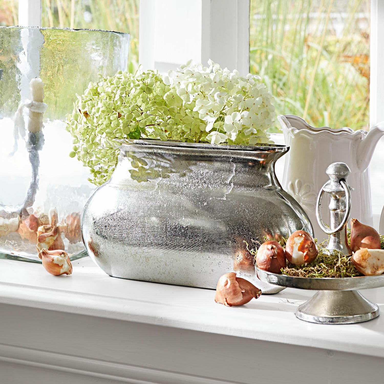 Loberon Vase Melisique, Glänzendes Finish, Längliche Form, Zeitloses Design, Leicht Strukturierte Oberfläche, Blumenvase, Wohn-Accessoire, Aluminiumguss, Silber