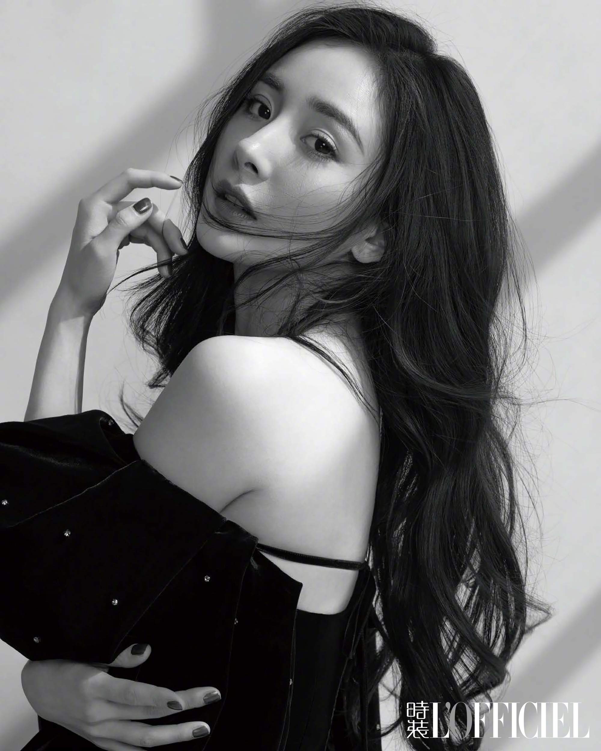 ヤン・ミー直筆サイン入り超大型写真…Yang Mi…中国有名女優‥ ヤン・ミー直筆サイン入り2Lサイズ写真…Yang Mi…楊冪…中国有名女優