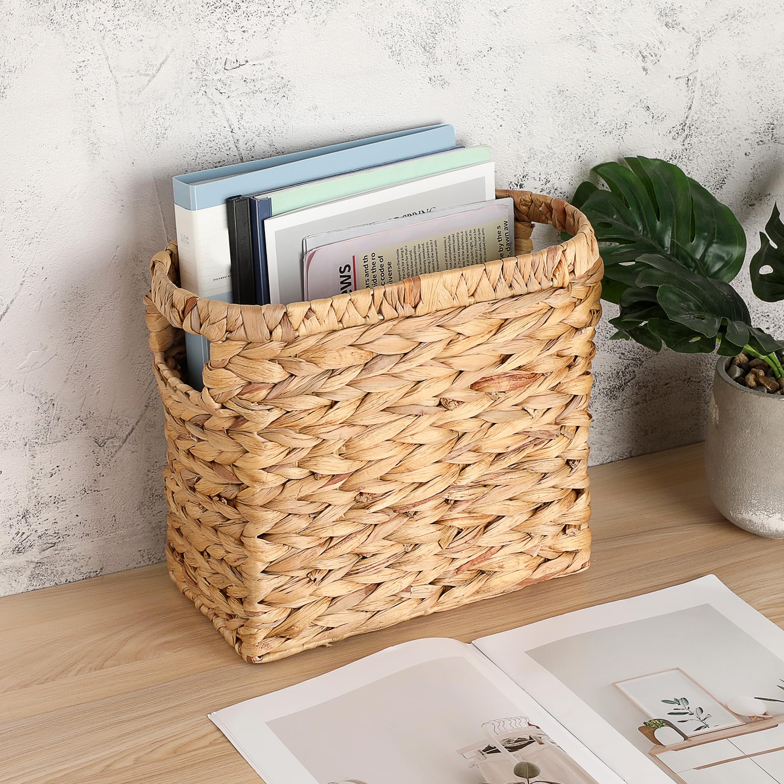 BSTKEY Panier de rangement étroit en jacinthe d'eau naturelle, porte-revues, organiseur de journaux, magazines, documents avec poignées pour la maison et le bureau