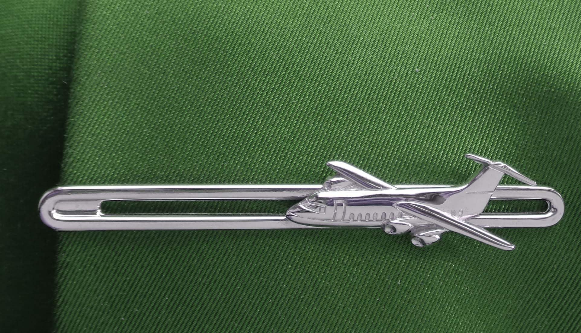Krawattennadel Flugzeug silbern glänzend ca. 7,2 cm m.i. Germany + Geschenkbox Accessoire für die Seidenkrawatte